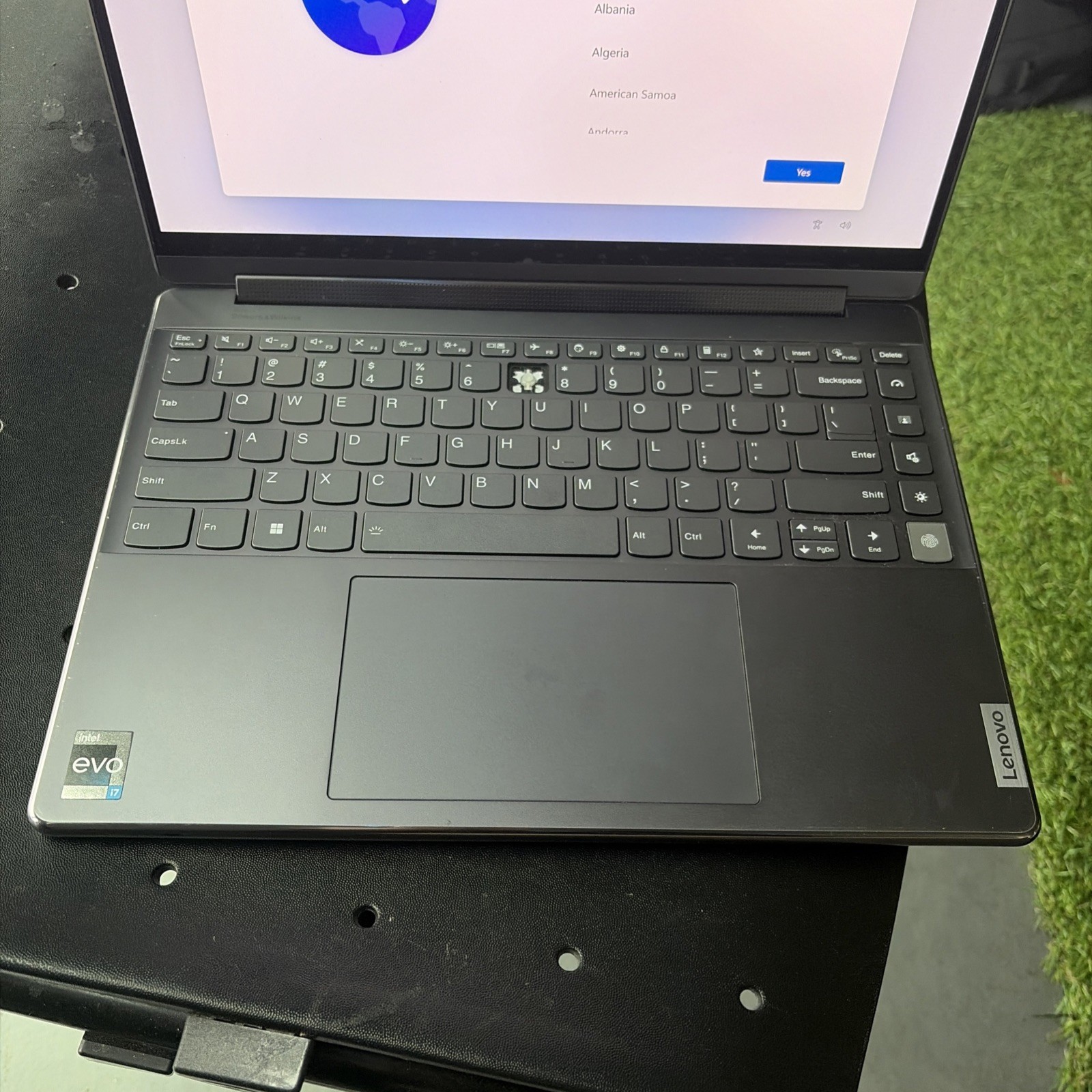 Lenovo Yoga 9i Gen 8 14” OLED 2-in-1 | i7-1360P | 16GB | 1TB |