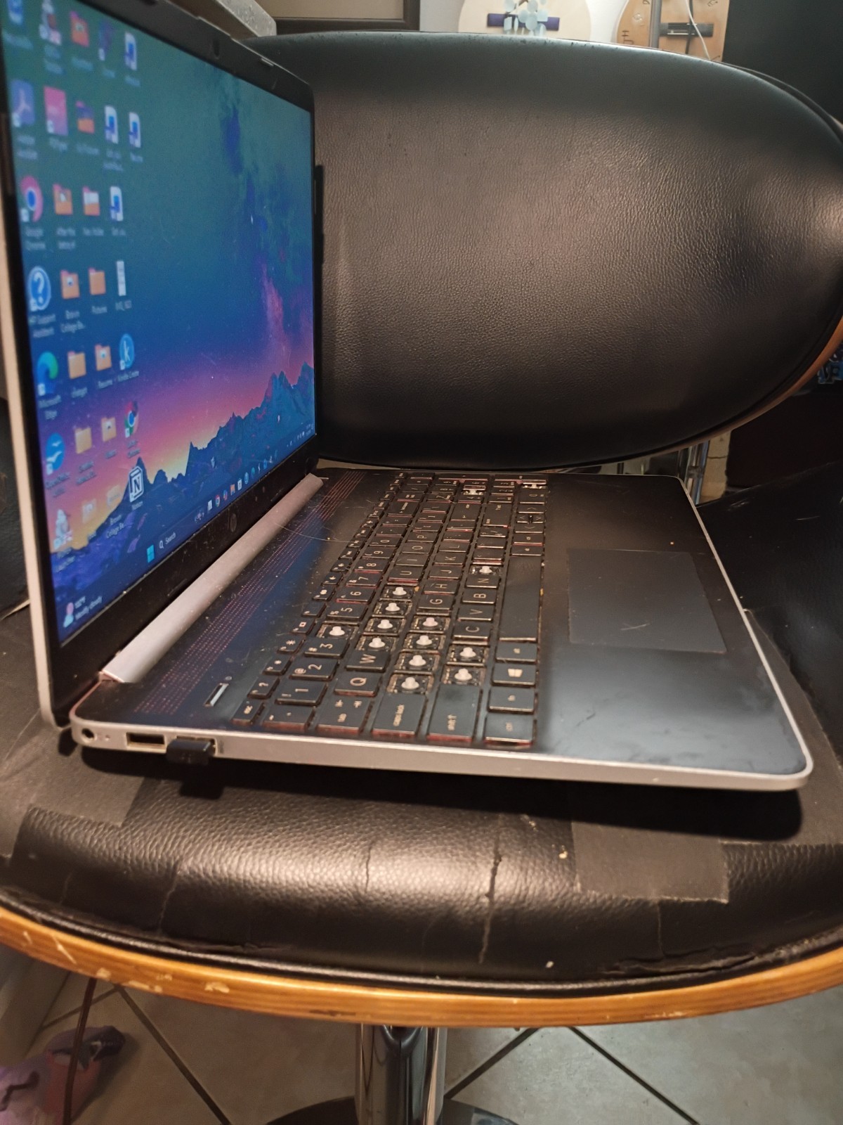 HP 15-dy1071wm i7-1065G7 8GB 256GB SSD Win11 Laptop READ – No Charger