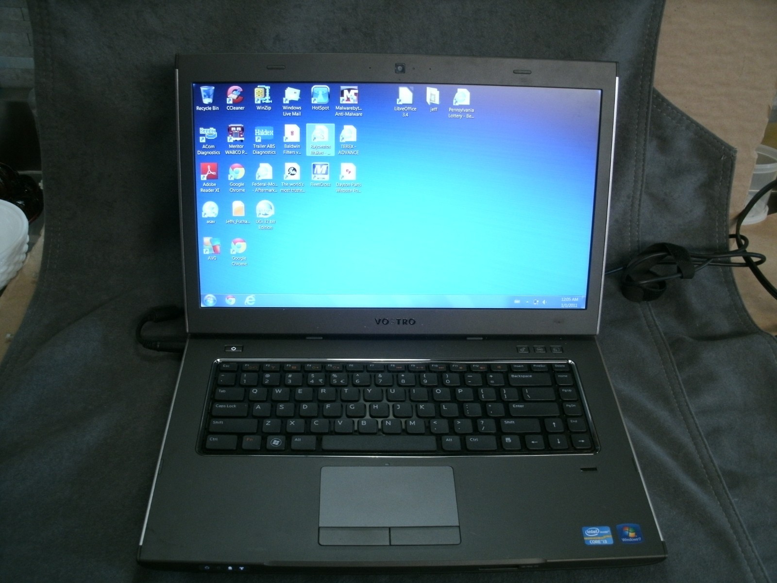 DELL Vostro 3560 Laptop Computer – Turns on – Selling For Parts – Has Charger