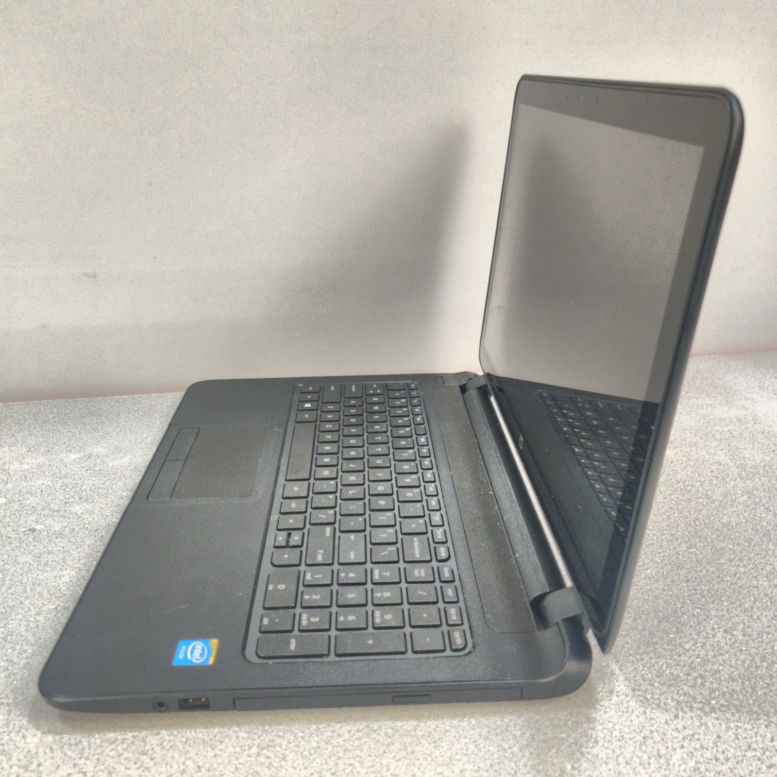 HP 15-f010wm Laptop N2830 2.16 GHZ 4GB RAM 256GB SATA SSD WIN10H NO BATTERY/AC