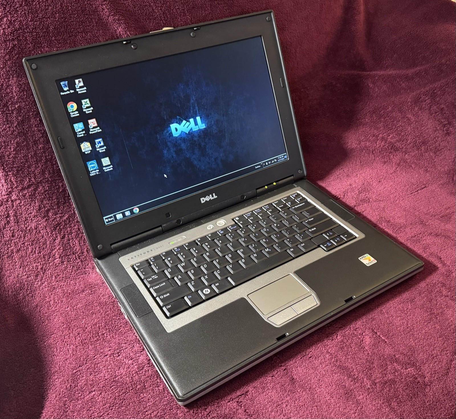 Complete Dell Latitude D531 – 14.1”/1.80GHz/2GB/160GB HDD/WiFi/Serial D-SUB/WIN7
