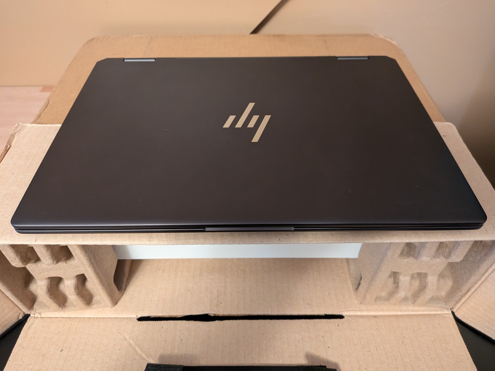 HP Spectre x360 2-in-1 14″ 2.8K OLED Touch Ultra 7 155H 32GB 1TB SSD – Excellent