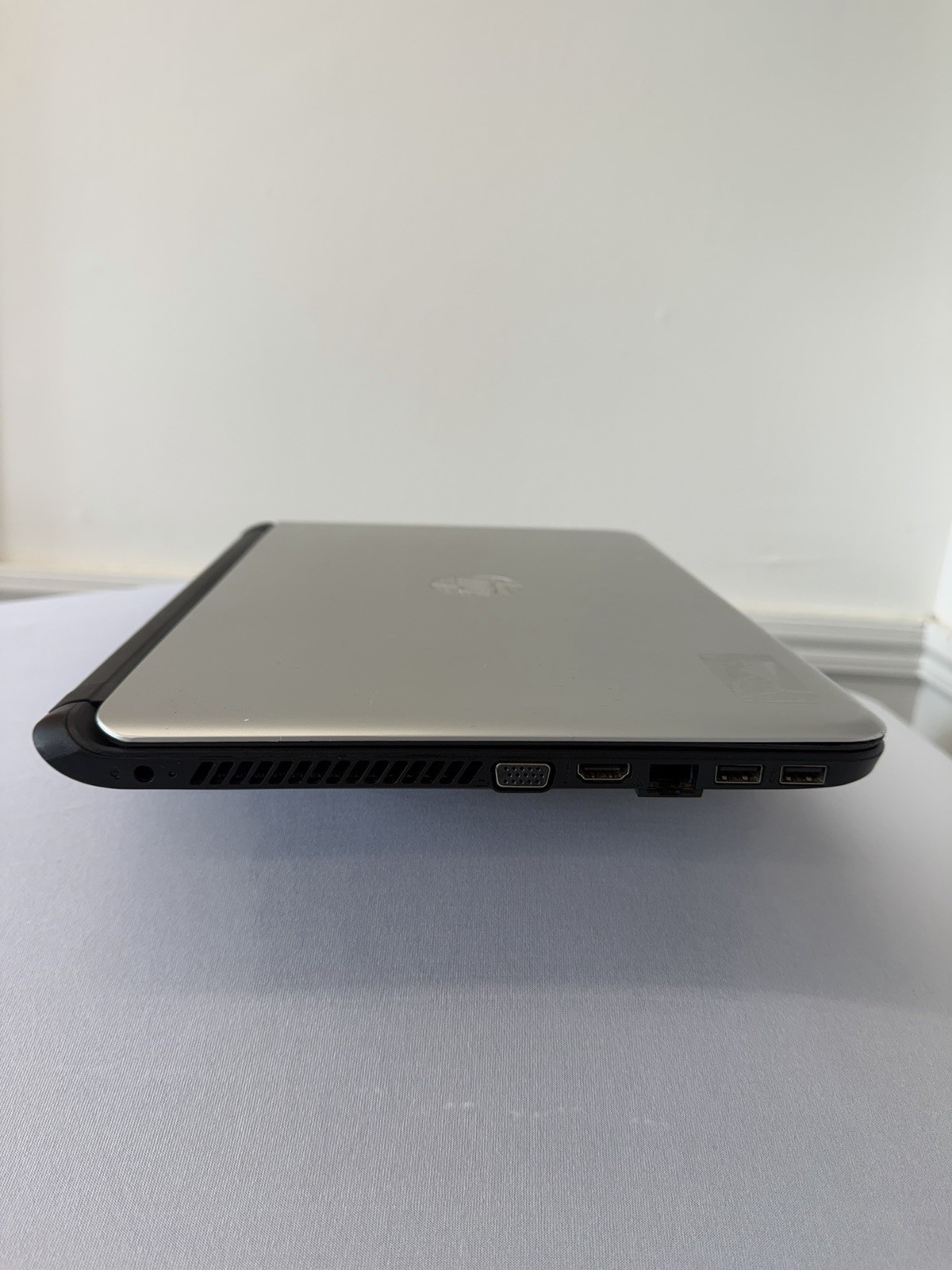 HP Laptop 340 G2 – Good Screen- Intel Celeron 3205U – RAM 4GB -Read Desc
