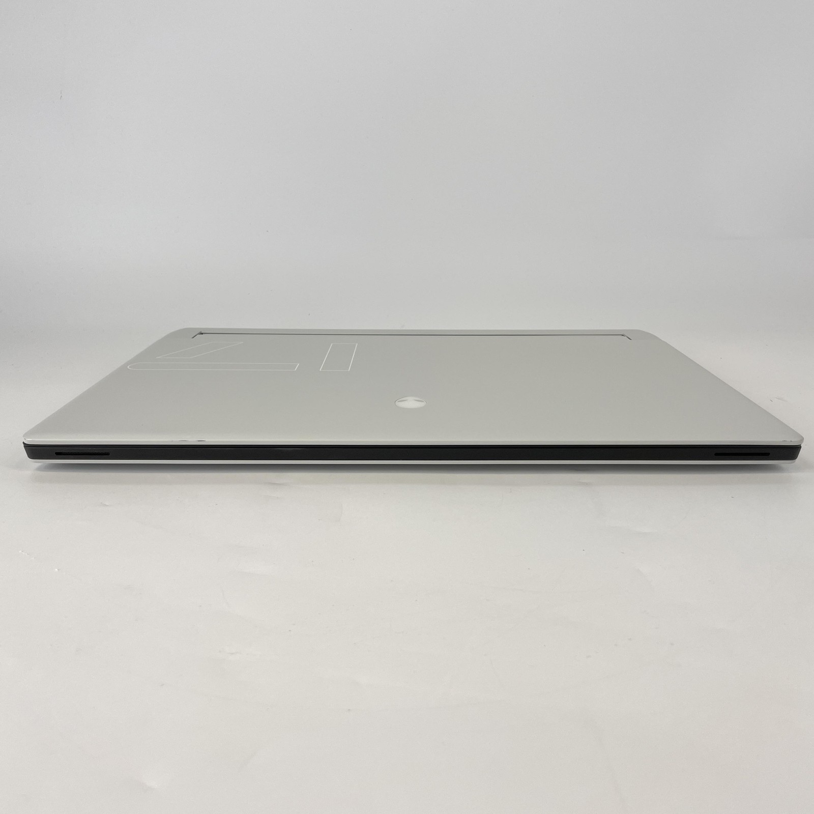 Dell Alienware X17 R2 120Hz 4K 2.5GHz i9-12900H 32GB 1TB SSD RTX 3080 White Spot