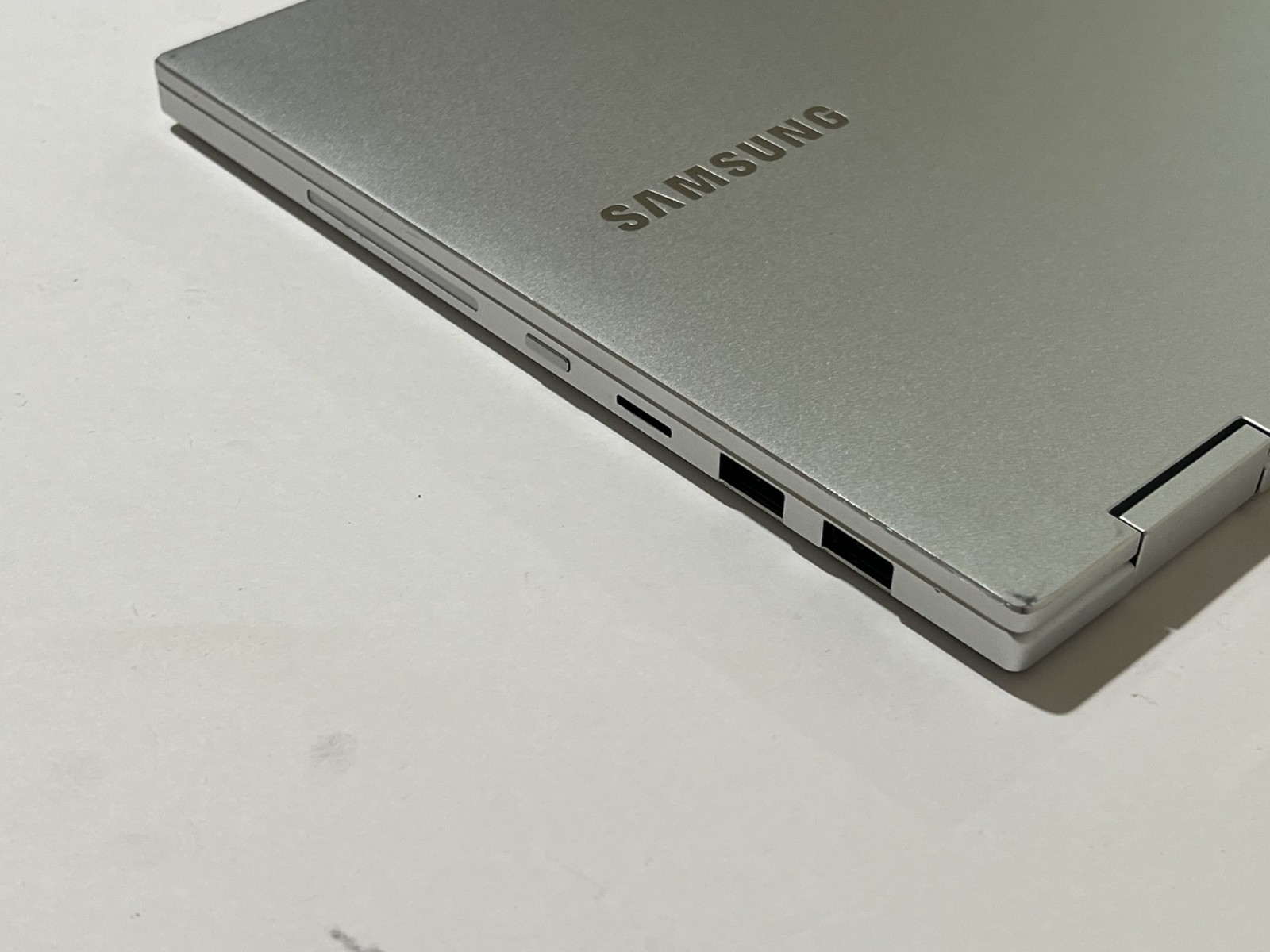 Samsung Galaxy Book Flex Alpha 13.3″ 256GB SSD, Intel Core i5 10th Gen NP730QCJ