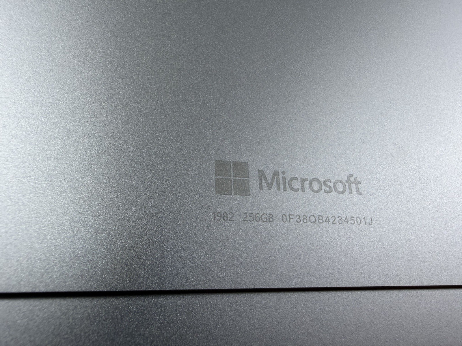Microsoft Surface Pro 8 (1982) i5-1145G7 – 16GB RAM – 256GB 120Hz – Win 11 Pro