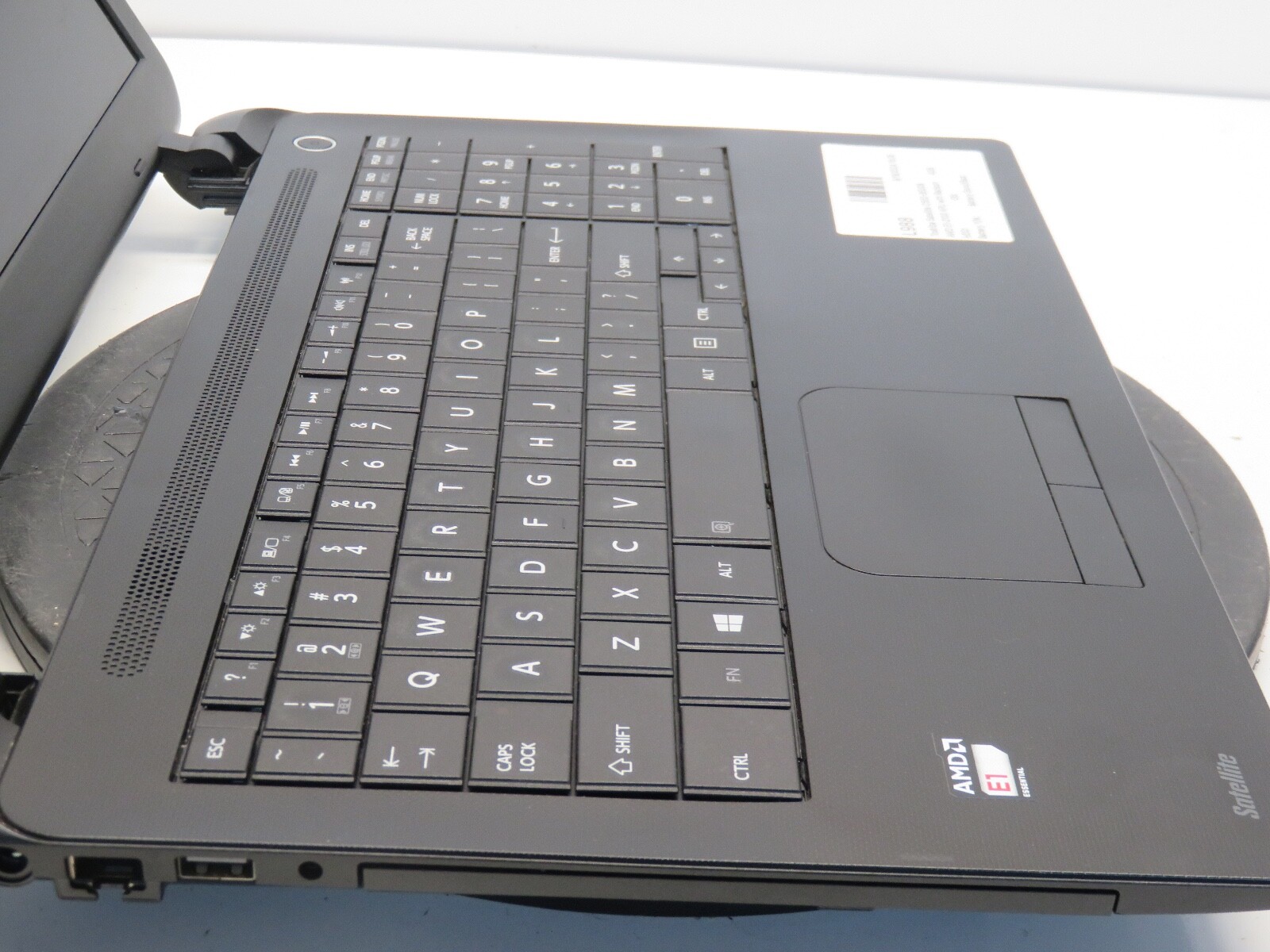 Toshiba Satellite C55D-B5308 AMD E1-2100 APU 1.00GHz 4GB NO HDD No Batt