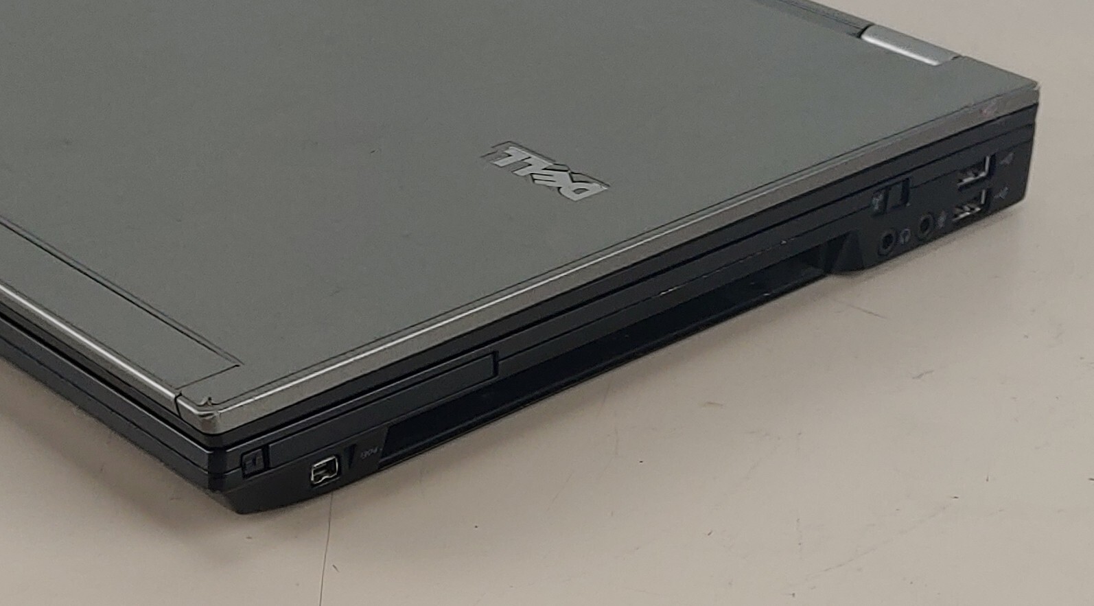 Dell Intel Core i5-M540 Intel GMA HD 4GB NO HDD + NO OS + NO BATTERY