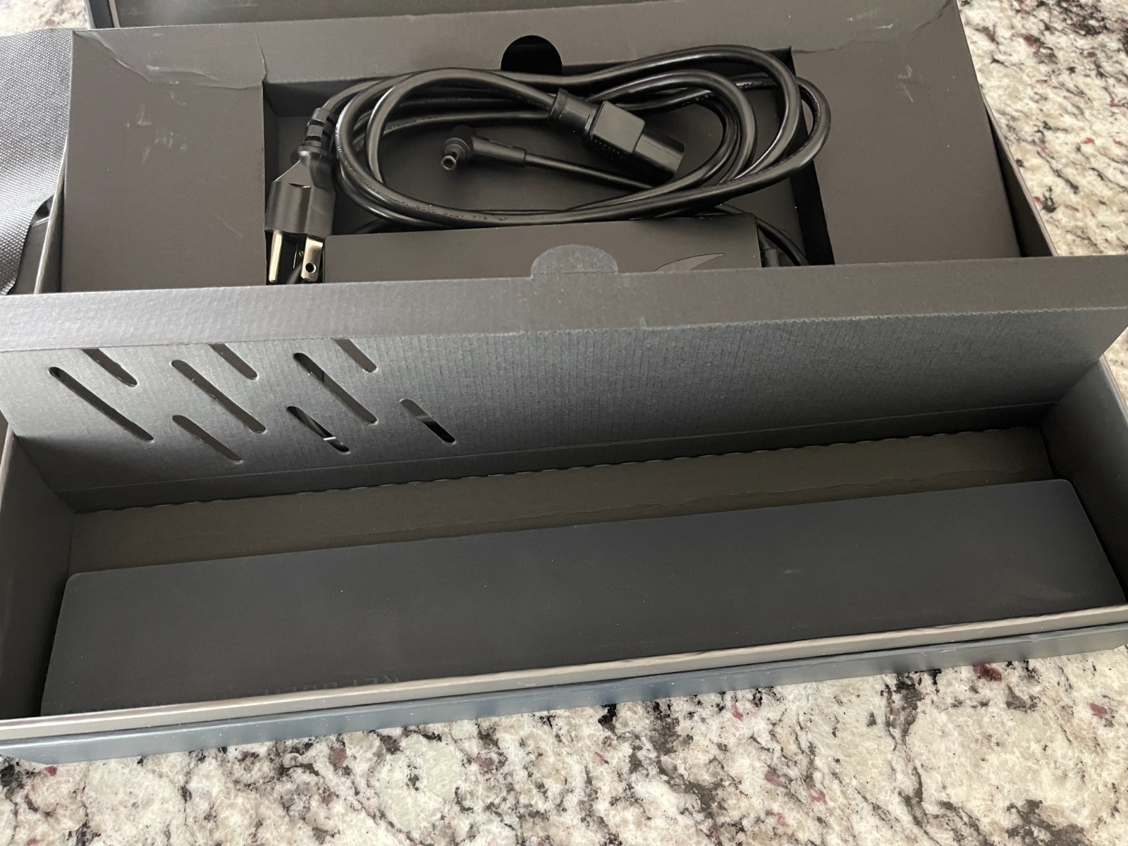 ASUS ROG Zephyrus Duo 15 GX550 NVIDIA RTX 2080 Super Max-Q 32GB RAM Thunderbolt