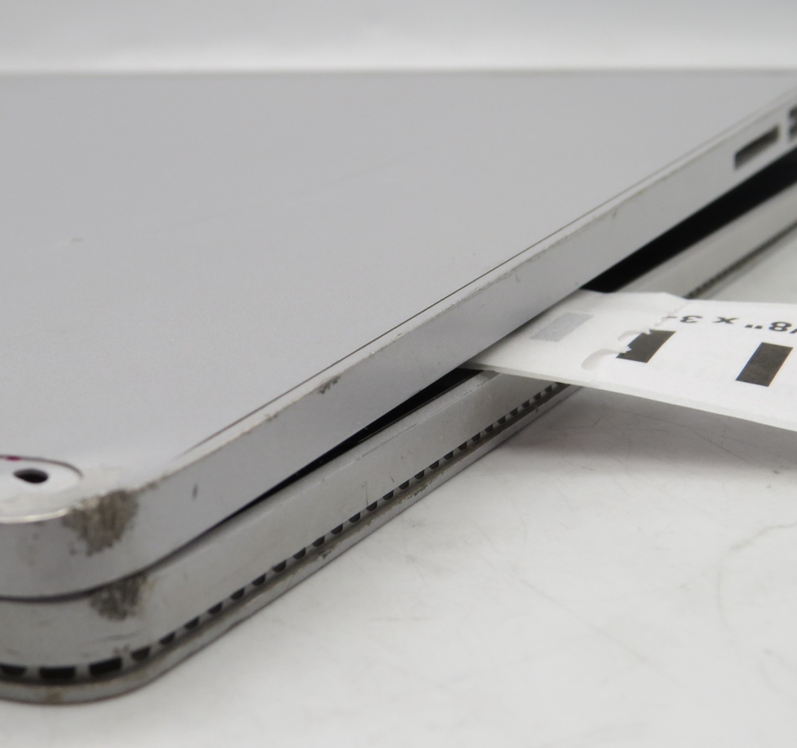 Microsoft Surface Book 13″ i5-6300U @ 2.4 8GB RAM 256GB Internal NVIDIA No OS