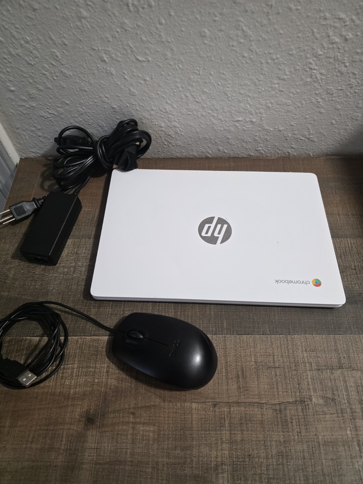 HP Chromebook 14″ Laptop White Wi-Fi ChromeOS w/ Charger & USB Mouse Read