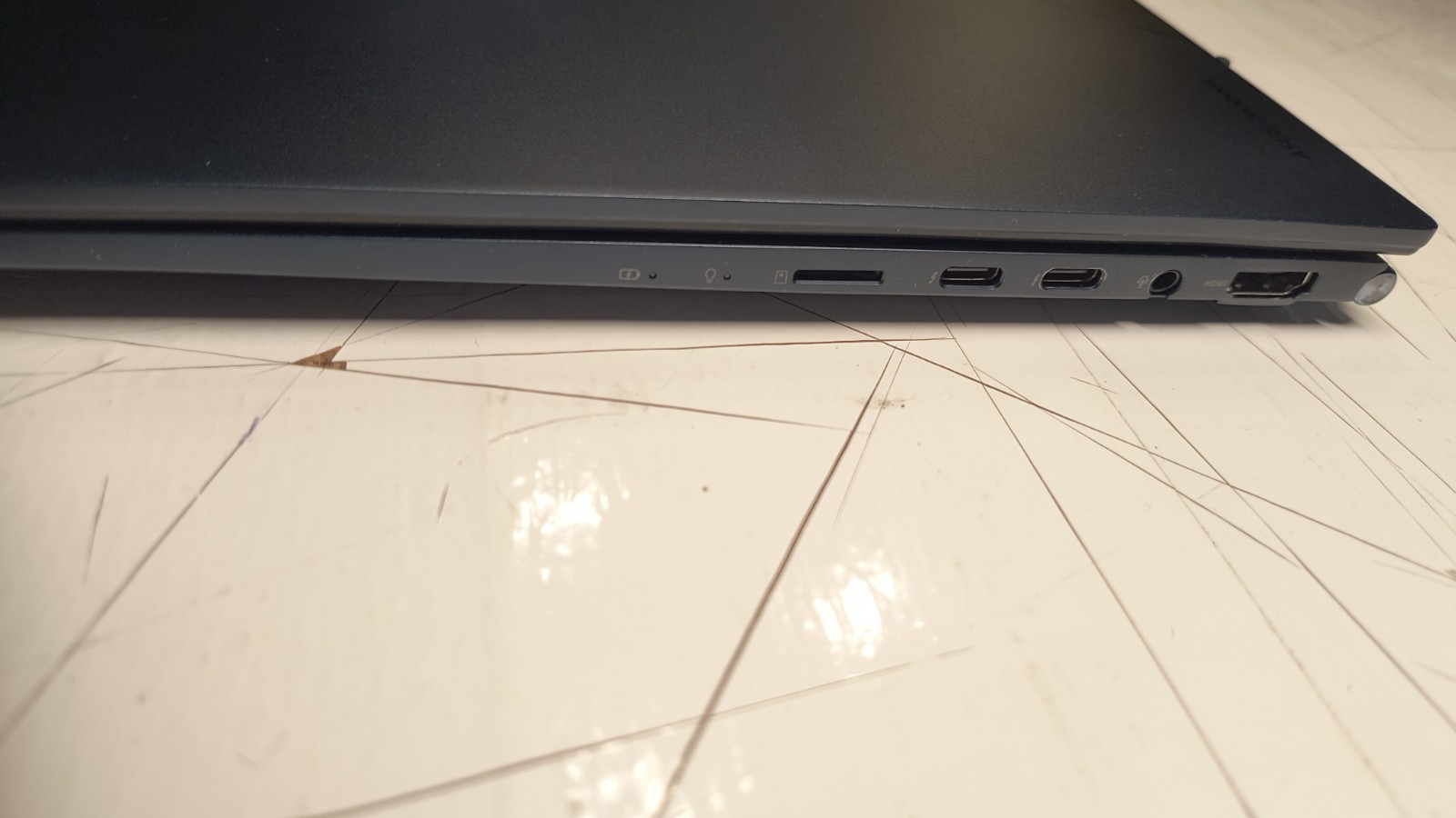 Asus Zenbook 14 OLED UX3402ZA-KM020W 14″ 2.8K Monitor Intel Core i5-1240P