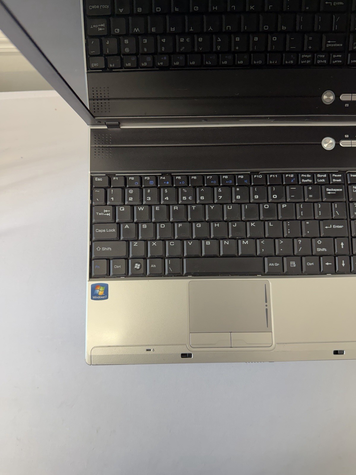 Nobilis MS-163K Laptop – Screen Yellowing -Intel Pentium T4300 – Read Des