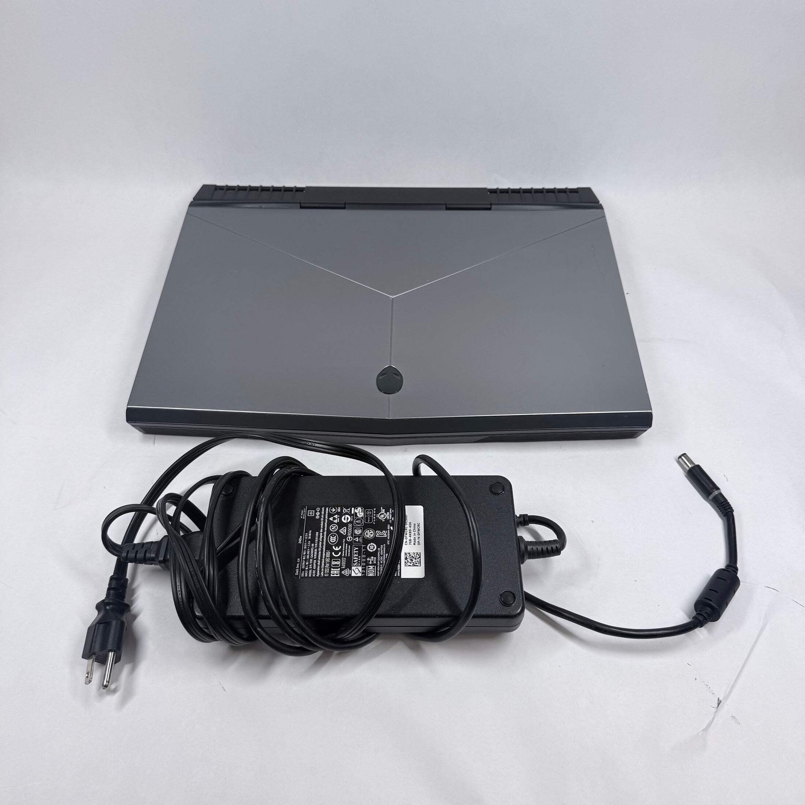 Alienware P69F 15.6″ i7-7700HQ 2.8GHz 16GB RAM 512GB SSD GeForce GTX 1070