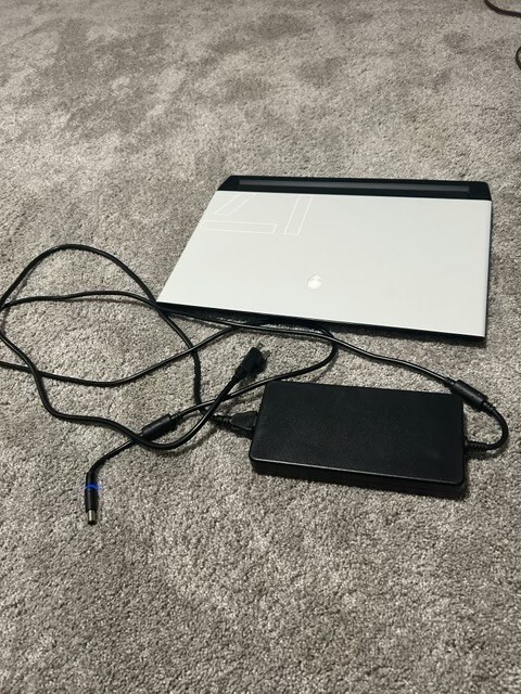 alienware m17 r3 gaming laptop – gray w/backlit keyboard – one owner