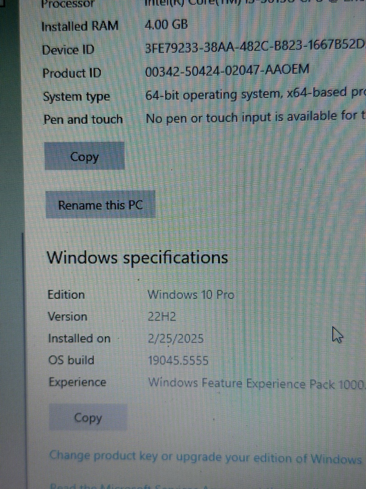 Dell Inspiron 17 Laptop with I3 processor, 4GB RAM, 500GB hard drive. 17”