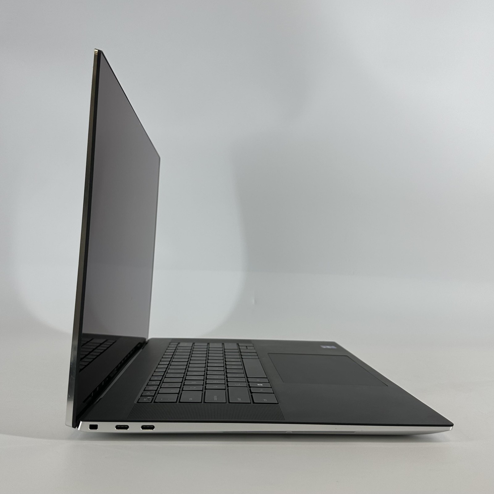 Dell XPS 17 9730 UHD+ TOUCH 2.6 GHz i9-13900H 64GB 4TB/4TB NVIDIA RTX 4080 Good