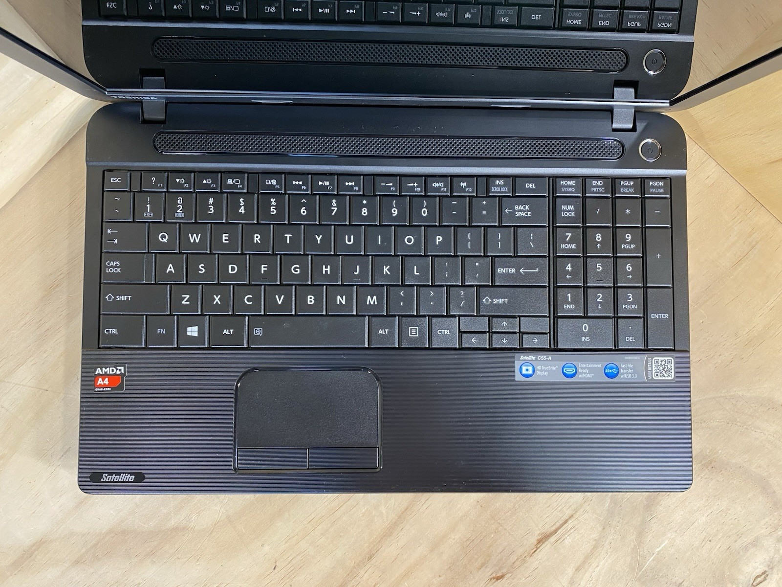 Toshiba Satellite C55D-A5372 15.6″ AMD A4-5000@1.5GHz/8GB RAM/128GB SSD/BAD BATT