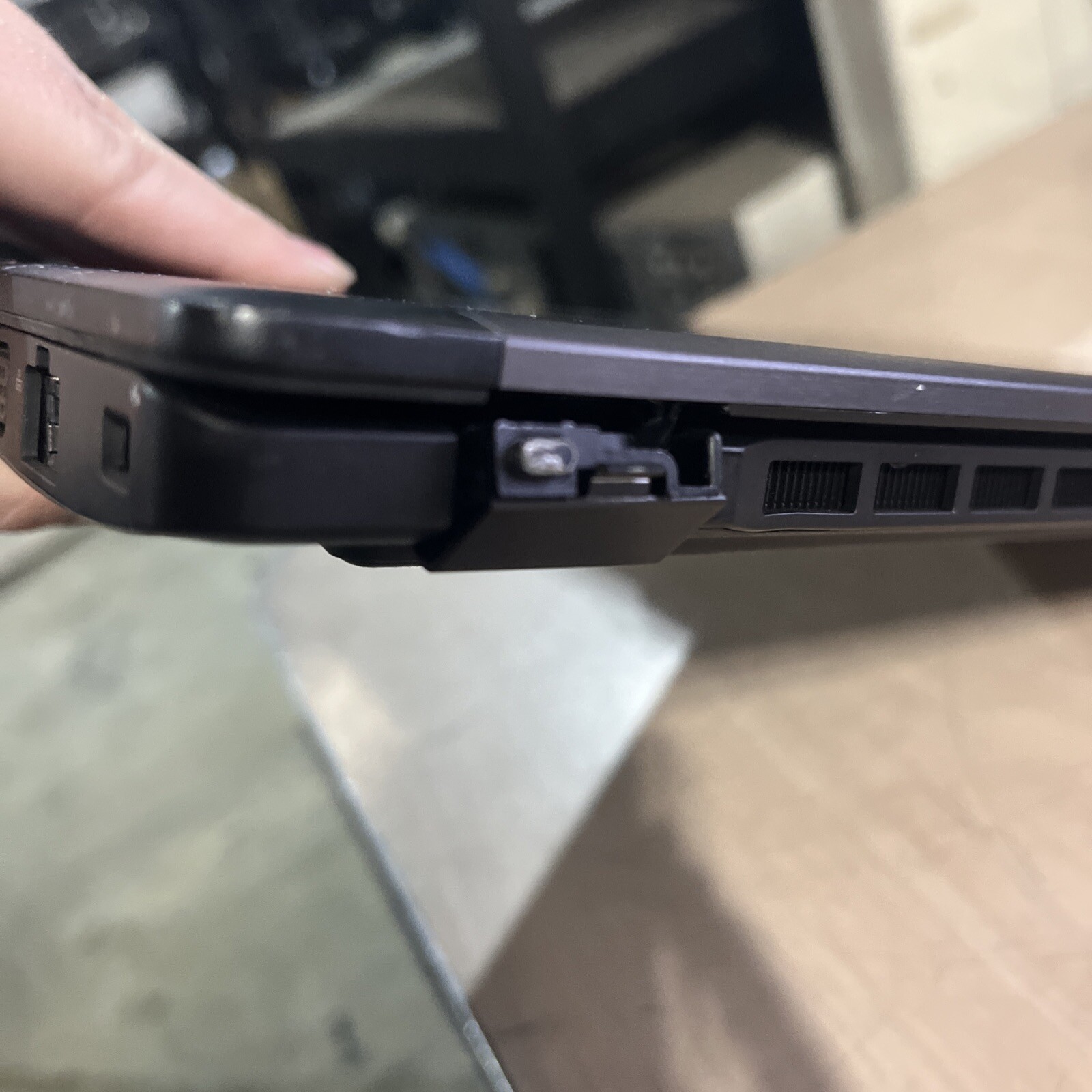 DELL LATITUDE 5280 INTEL CORE I3-7100U 2.40GHZ 8GB RAM NO HD +