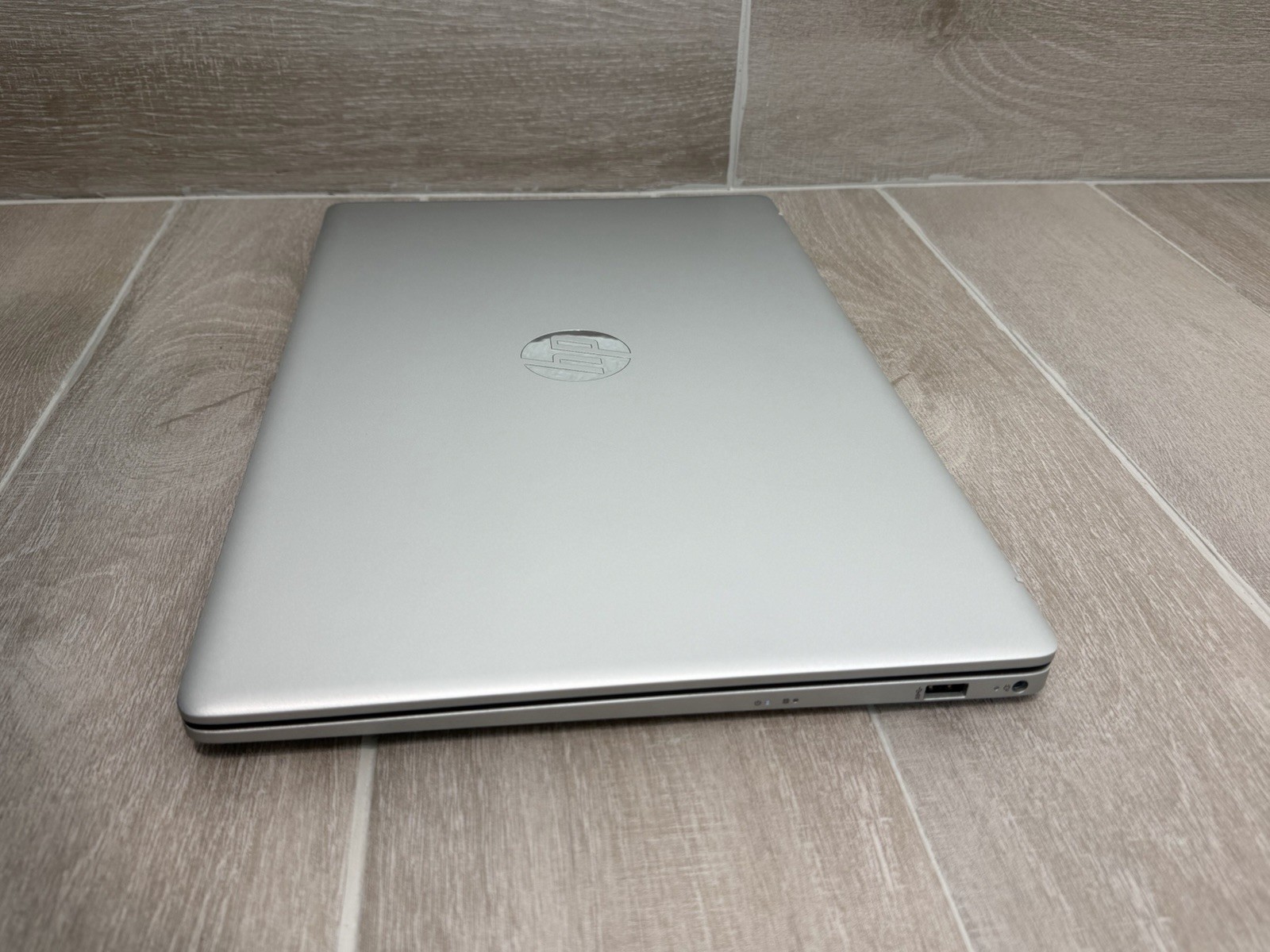HP Laptop 17-CN2083DX 17.2″ Core i3-1215U 8GB RAM 256GB NVMe SSD Win-11