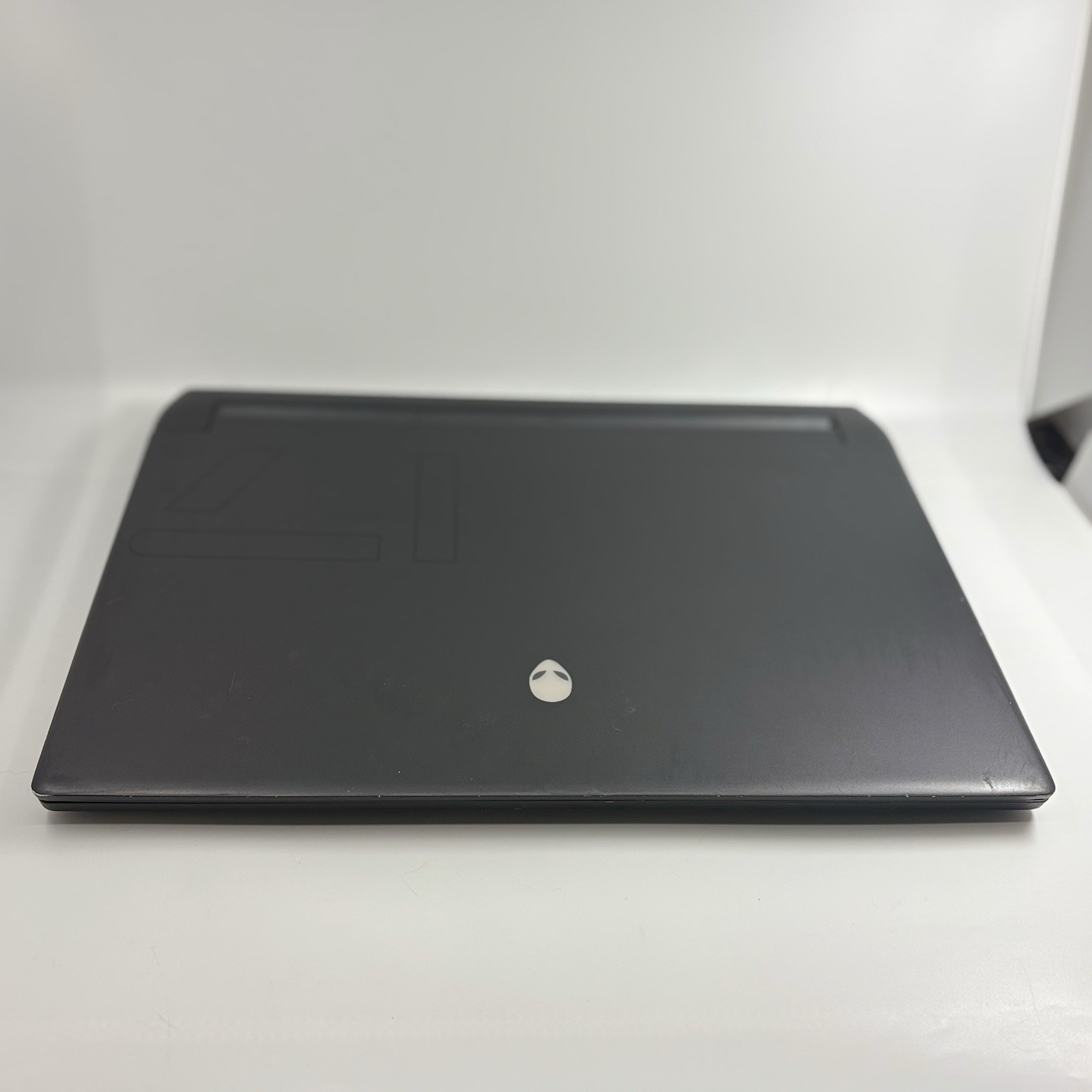 Alienware m17 R5 AMD 17.3″ Ryzen 9 6900HX 16GB DDR5 1TB SSD RTX 3070 Ti Win11H