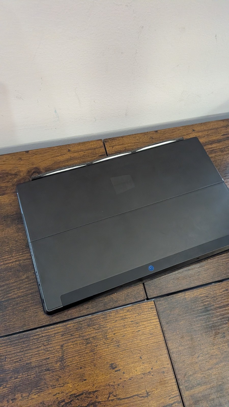 Microsoft Surface RT – Model 1516 32GB Wi-Fi 10.6″ (AS-IS) For Parts or Repair