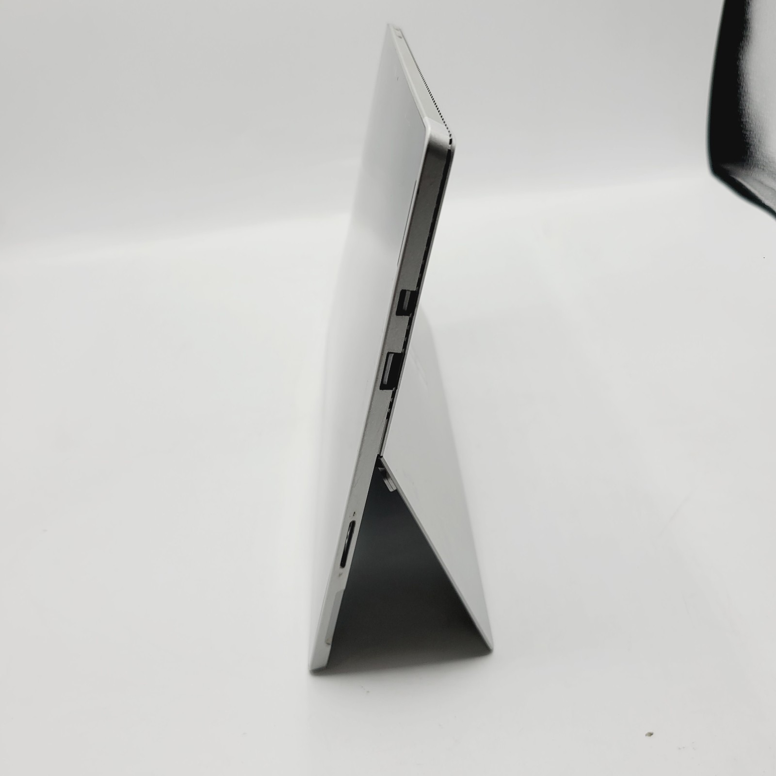 Microsoft Surface 1724 Core i5 6300U 2.9GHz 8GB RAM 128GB SSD 14″ **Boot to Bios