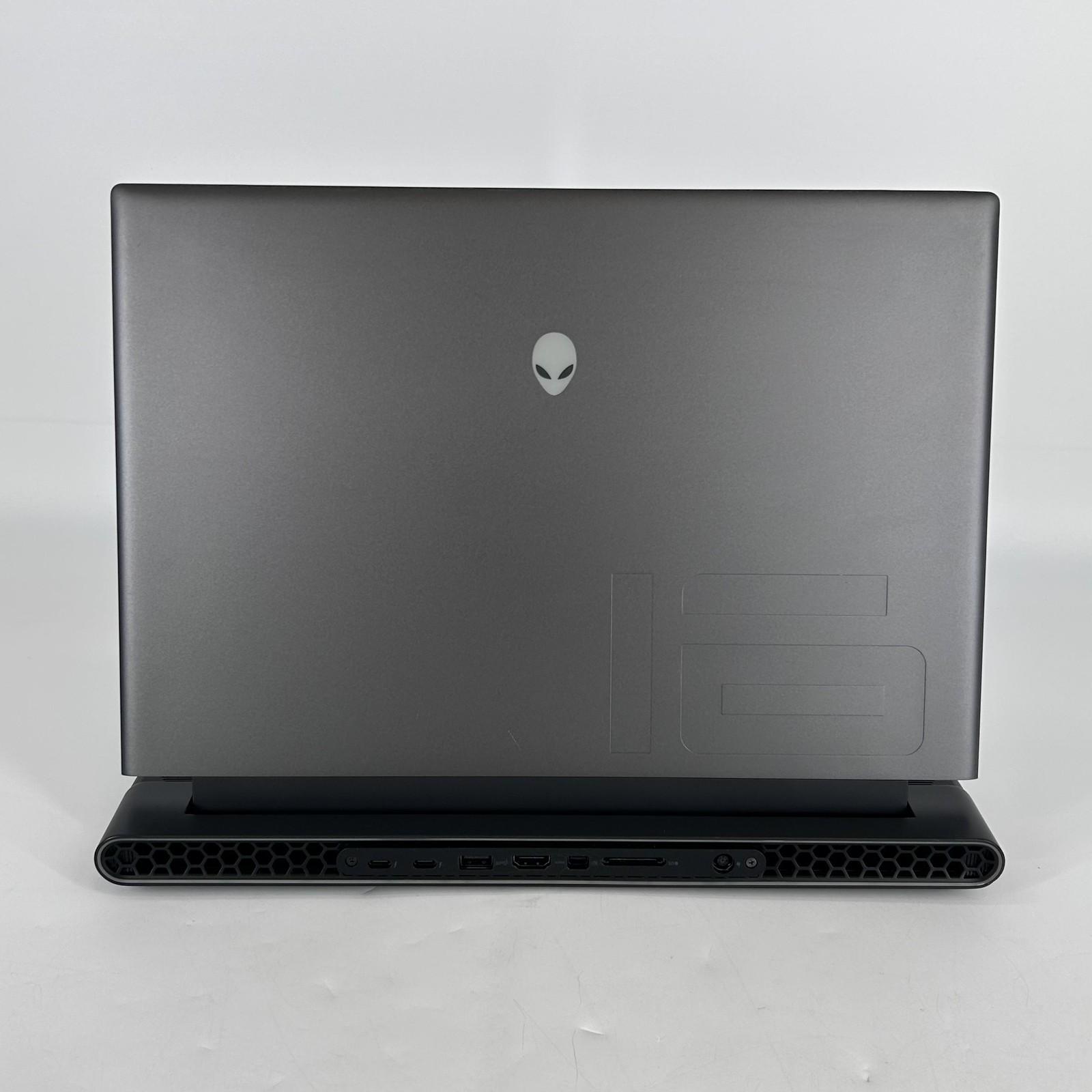 Dell Alienware M16 R1 240Hz QHD+ 2.2 GHz i9-13900HX 64GB 2TB SSD NVIDIA RTX 4090