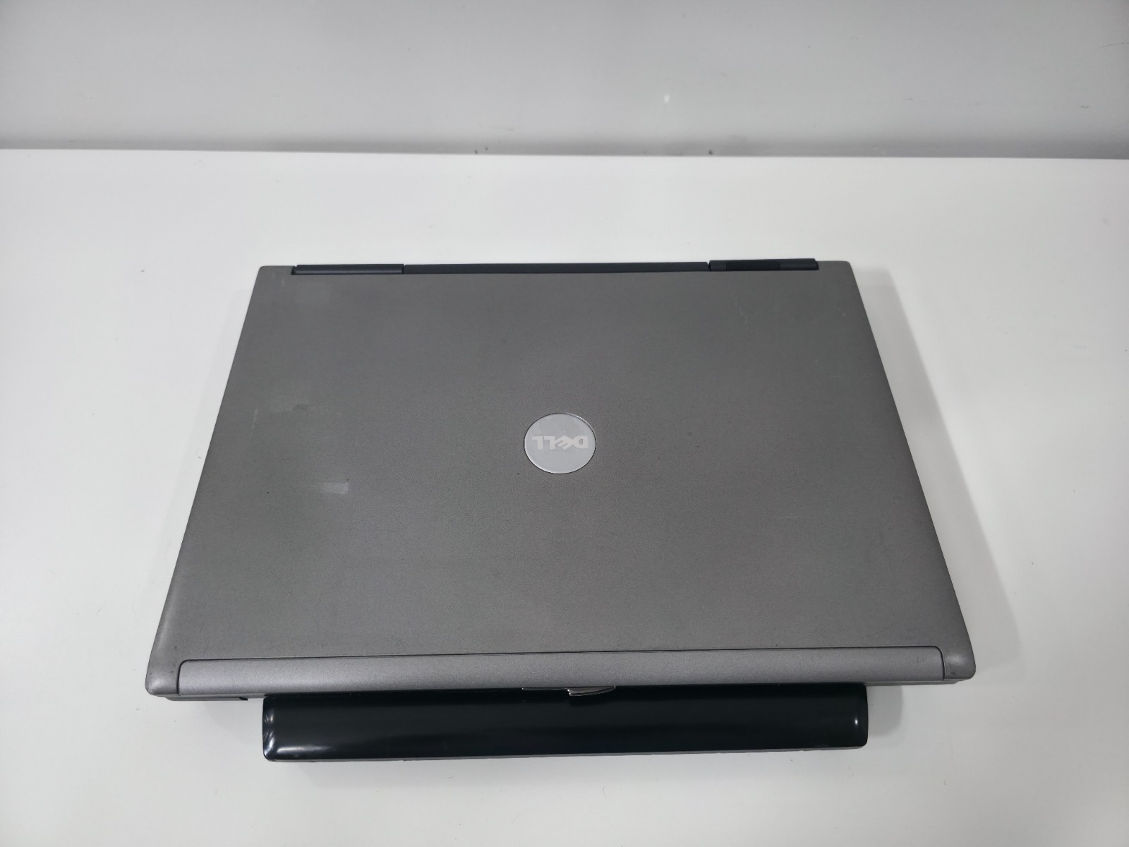 Dell D620 Laptop 2.33ghz 1gb Windows XP Pro WIFI DVD 500GB very fast! RS232