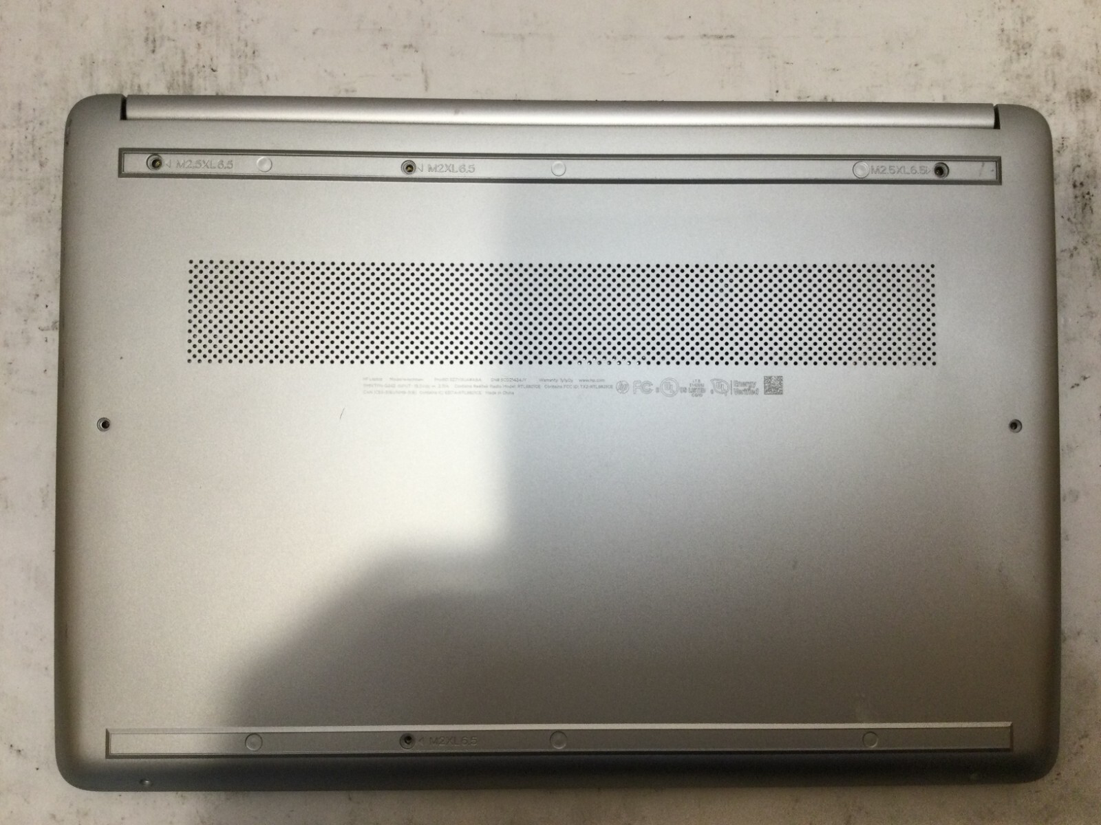 HP ProBook 14-fq0110wm 14″ / AMD Ryzen 3 UNKNOWN SPECS / (CRACKED!) MR