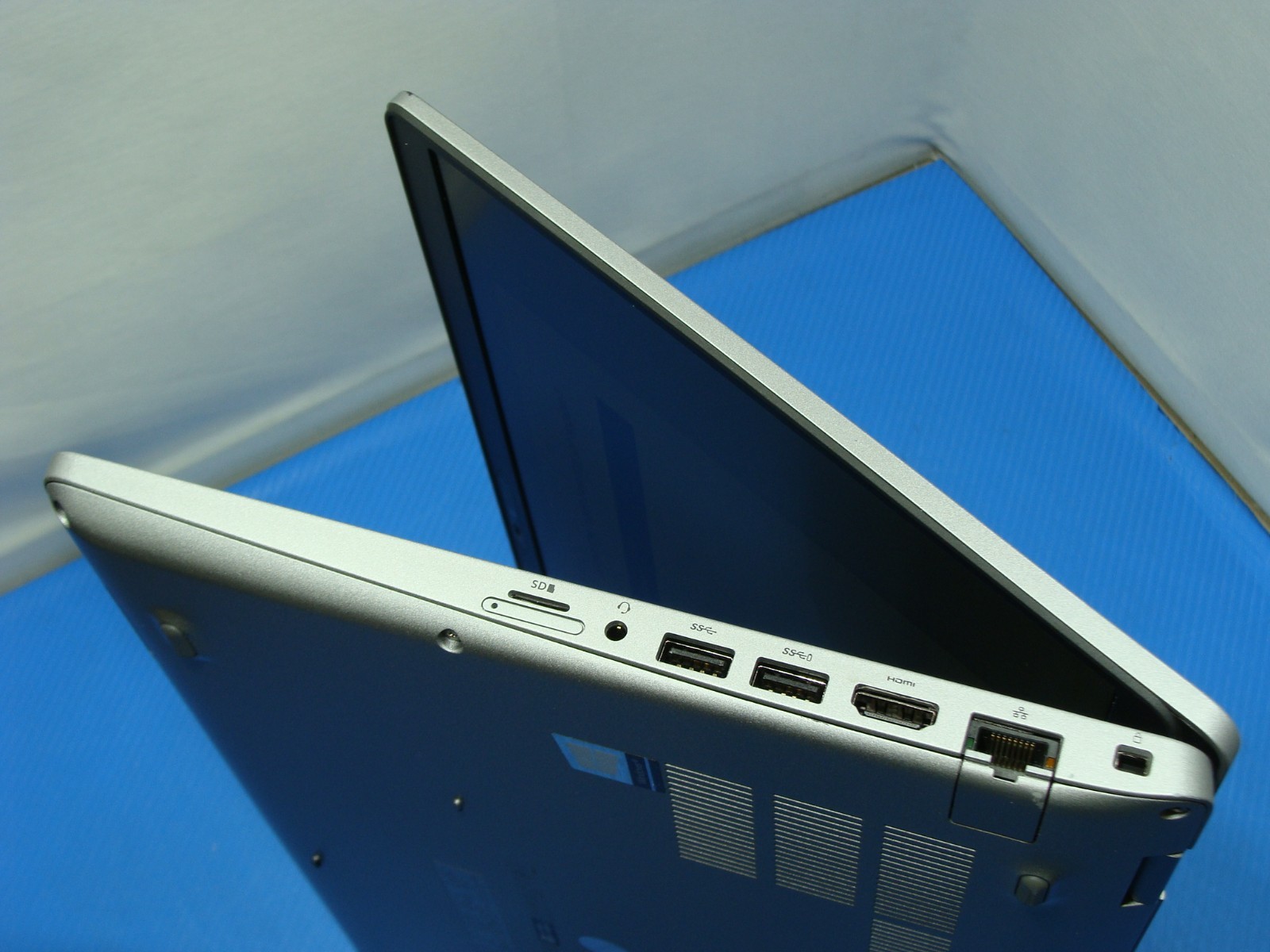 Dell Precision 15 3551 15.6″FHD i5-10400H 2.6GHz 8GB 256GB Win 11 Pro 5G Ready
