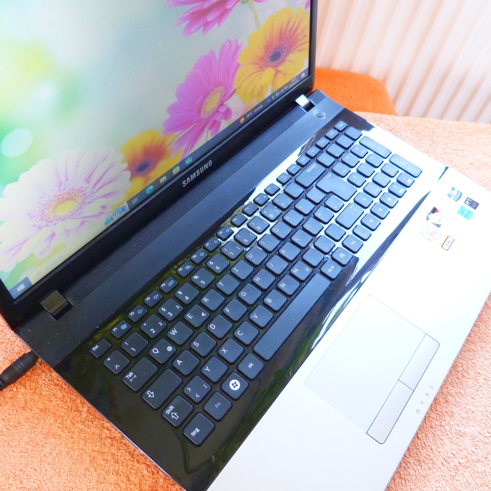 Samsung 305E PREMIUM 17″ l Windows 10 HDD l 4GB RAM l AMD A6 DUAL CORE HDMI