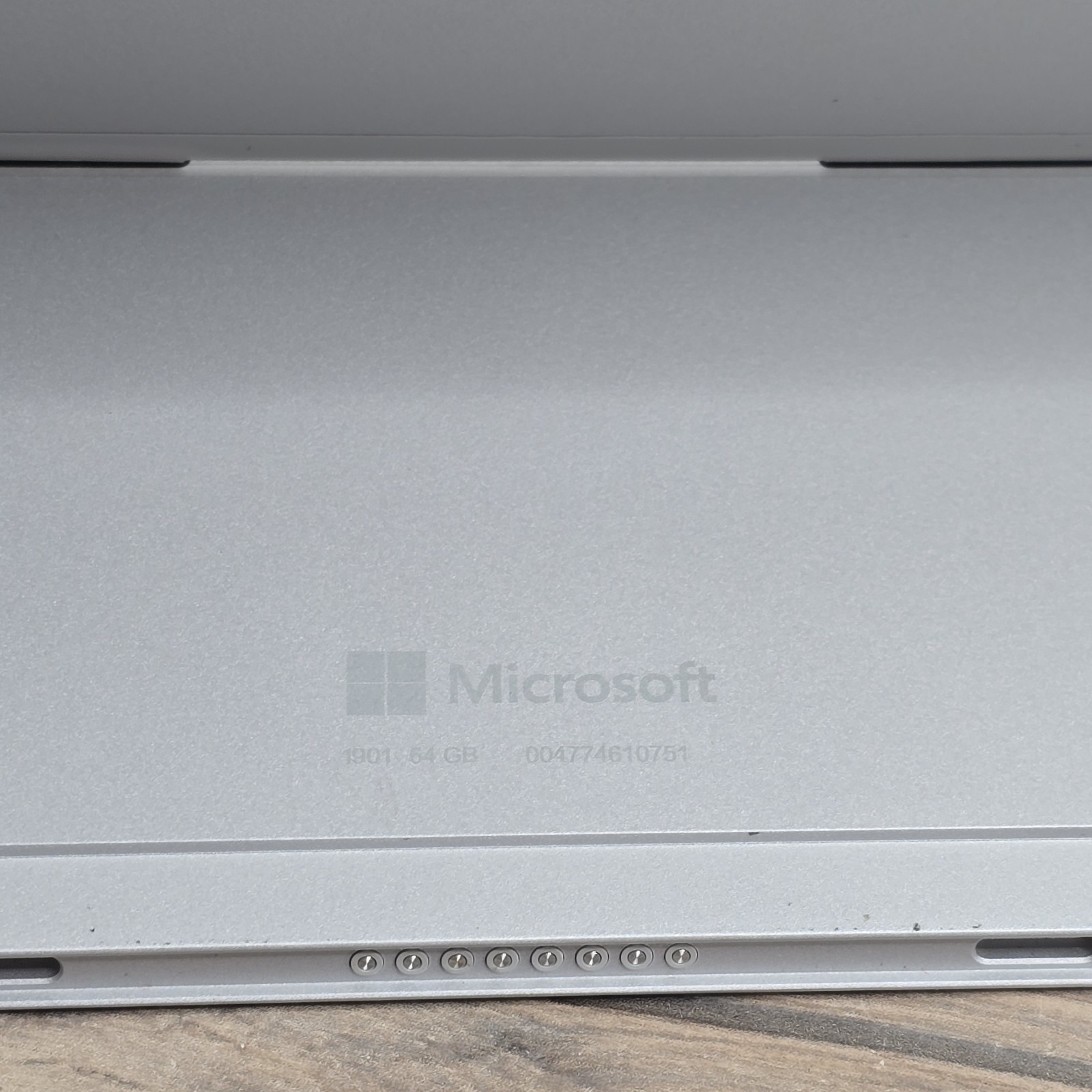 Microsoft 1901 Surface Go 2 10.5″ Netbook/Laptop Intel Pentium Win10 64GB eMMC