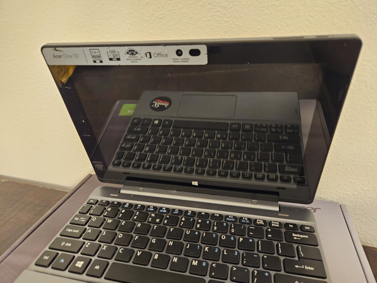 2015 ACER One 10 windows 10 S1002-17FR Dark silver Laptop with box