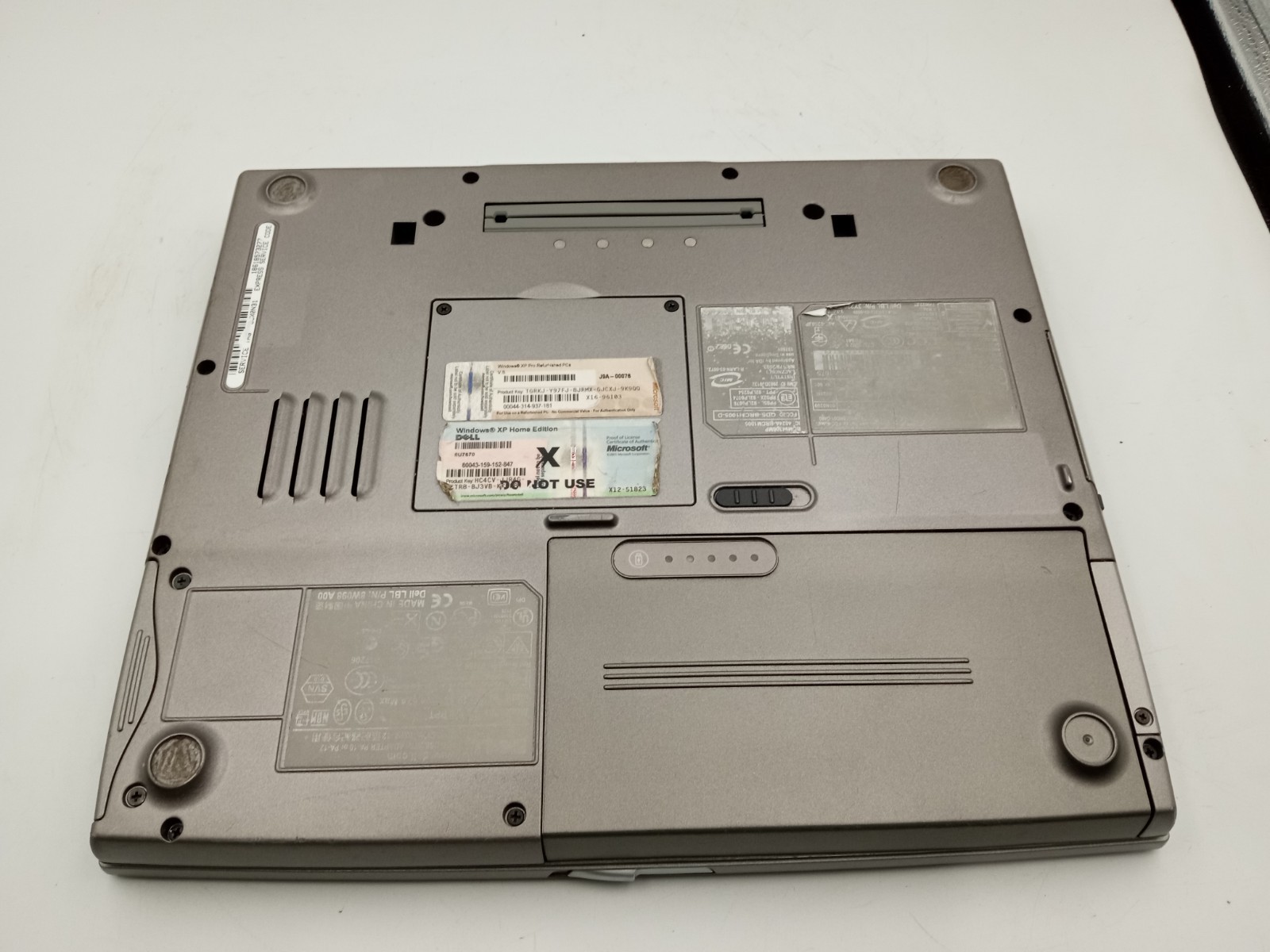 Dell Latitude D400 12.1″ Intel Pentium M 1.5GB RAM 80GB HDD WinXP – READ -RR