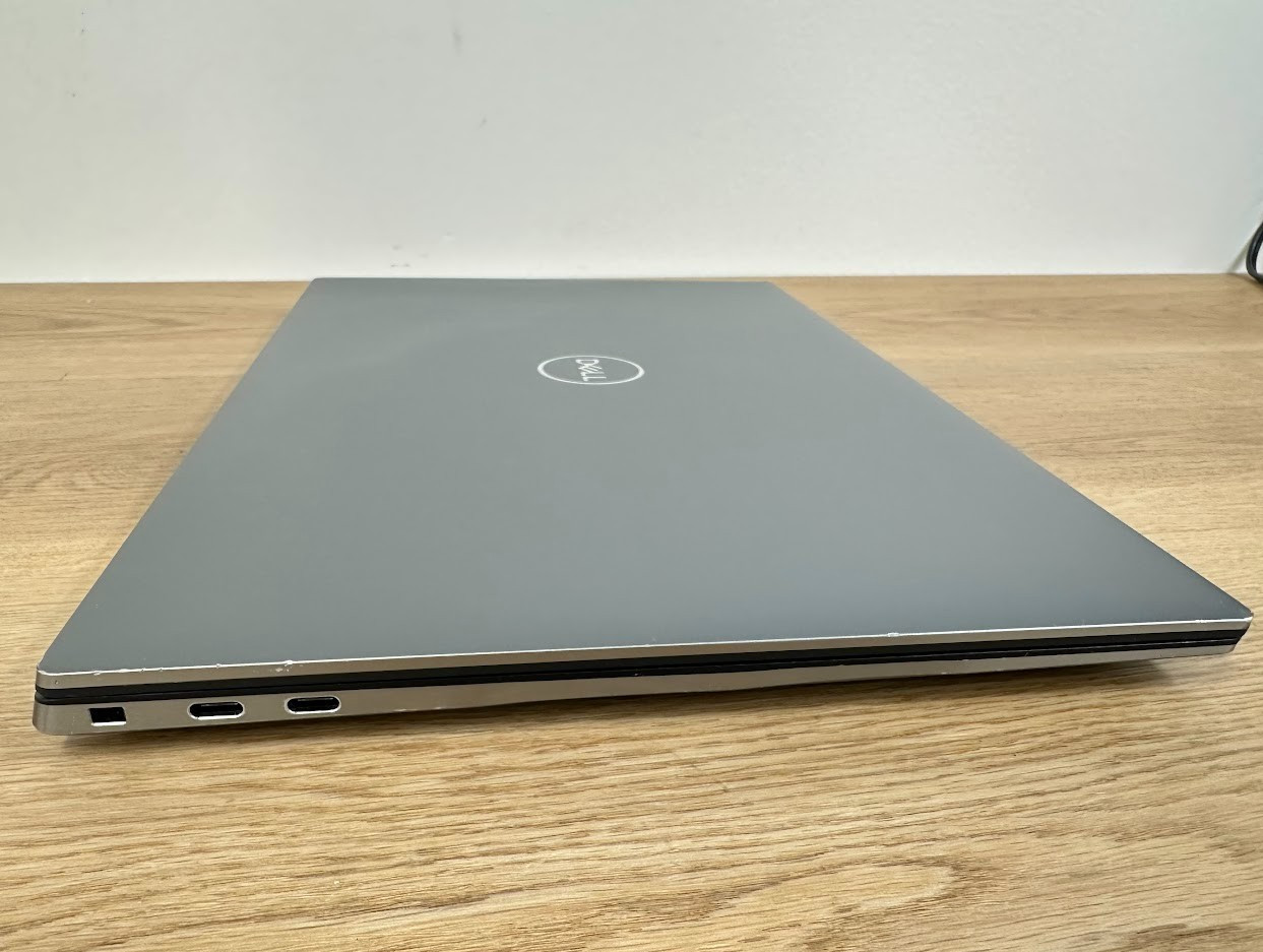 Dell Precision 5560 Core i7 11800H 32GB DDR4, Nvidia Quadro T1200 512GB SSD 2021