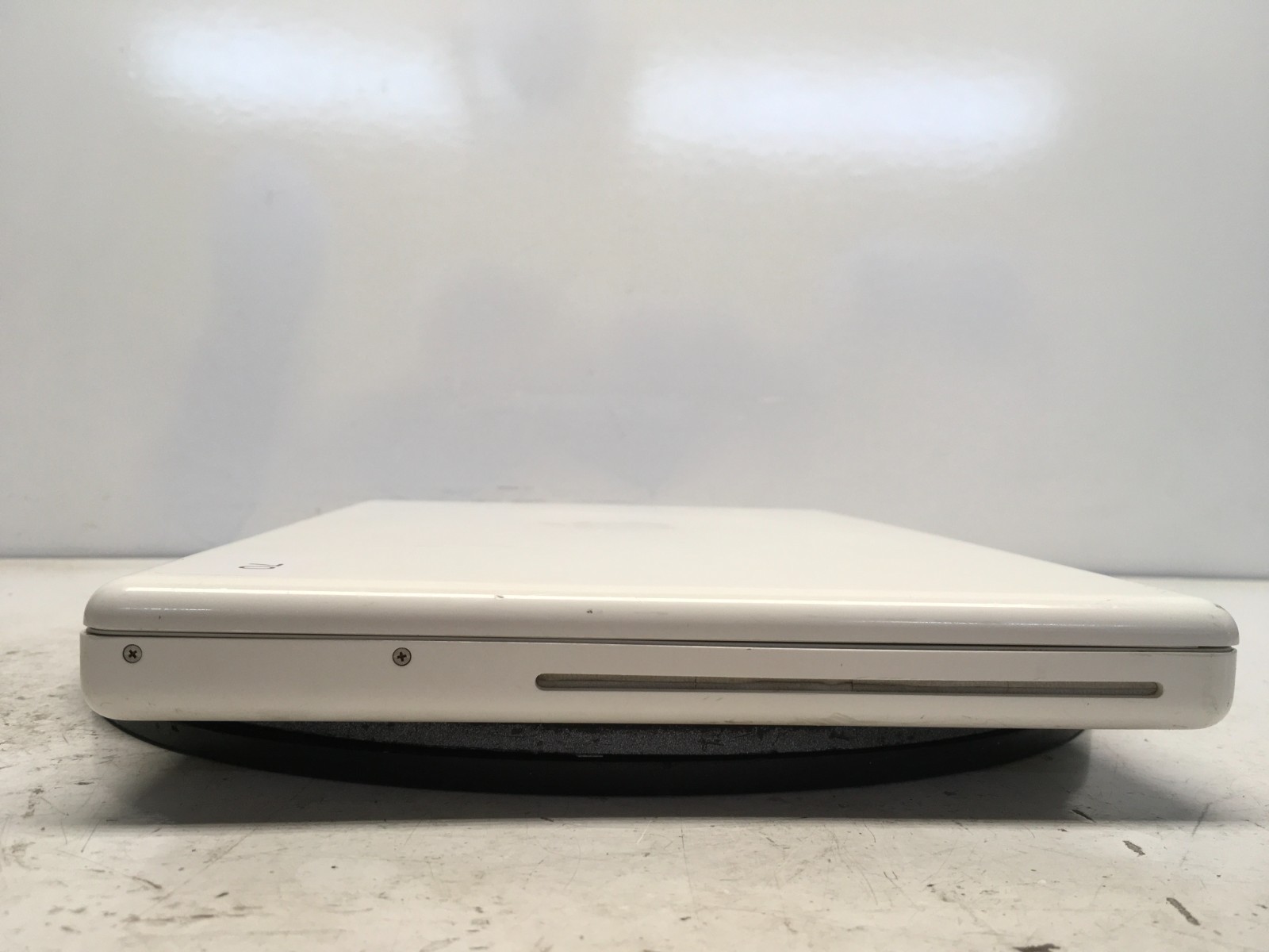 Apple MacBook A1181 Intel Core 2 Duo 2.16GHz 1 GB NO HDD