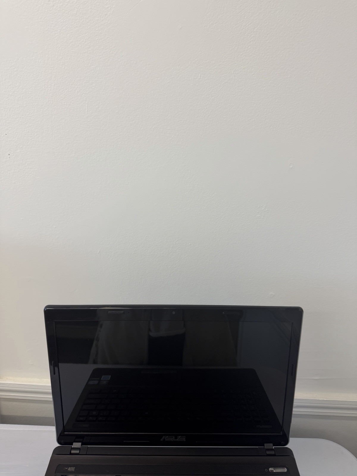 Asus K53E Laptop – Good Screen – Intel i5-2450M – Read Des