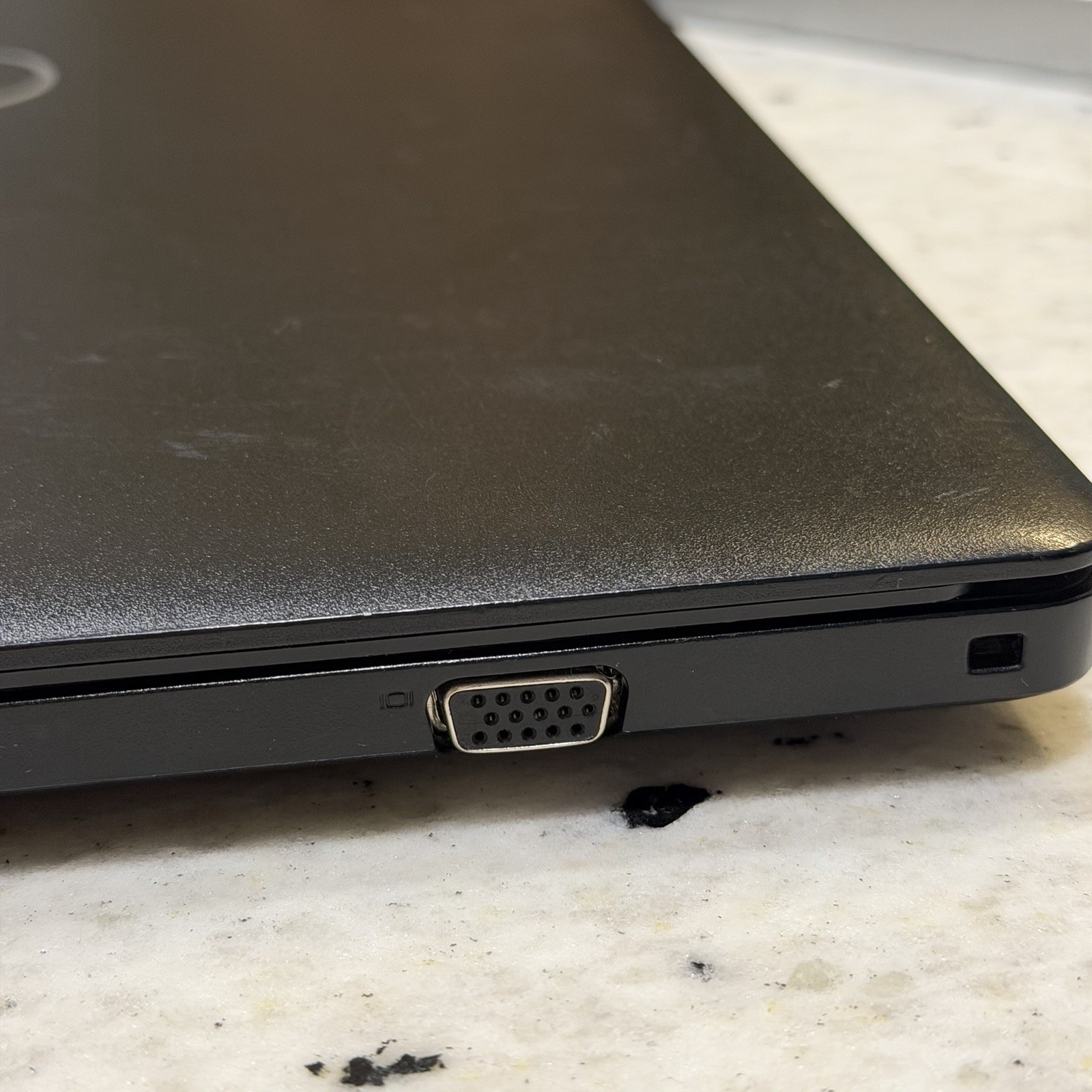 Dell Latitude 3590 i5-8250U 1.6GHz No RAM/No HDD Tested To Bios Boot