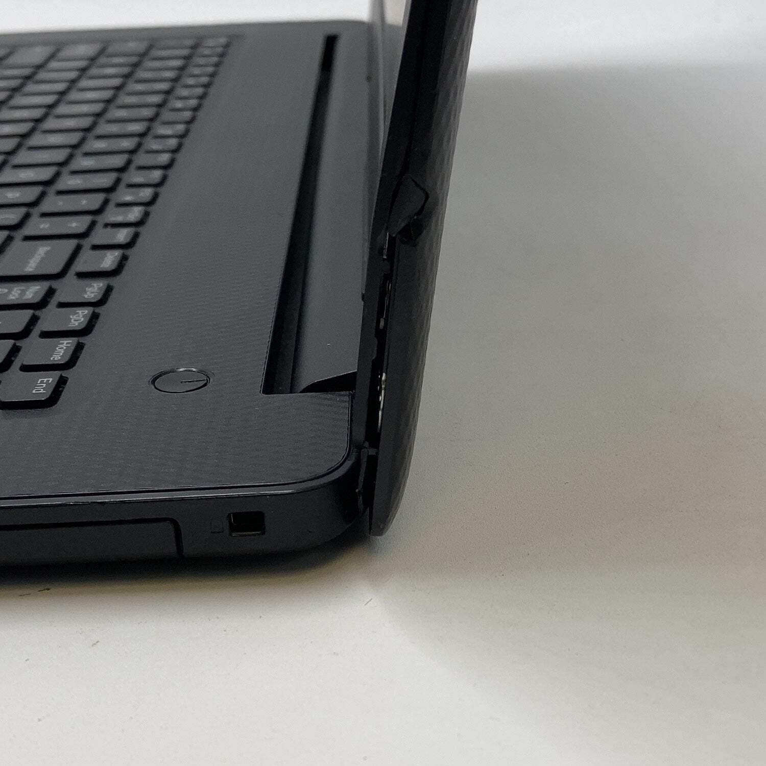 Broken Dell Inspiron 3793 17.3″ i7-1065G7 1.3GHz 8GB RAM 512GB SSD Cracked Case