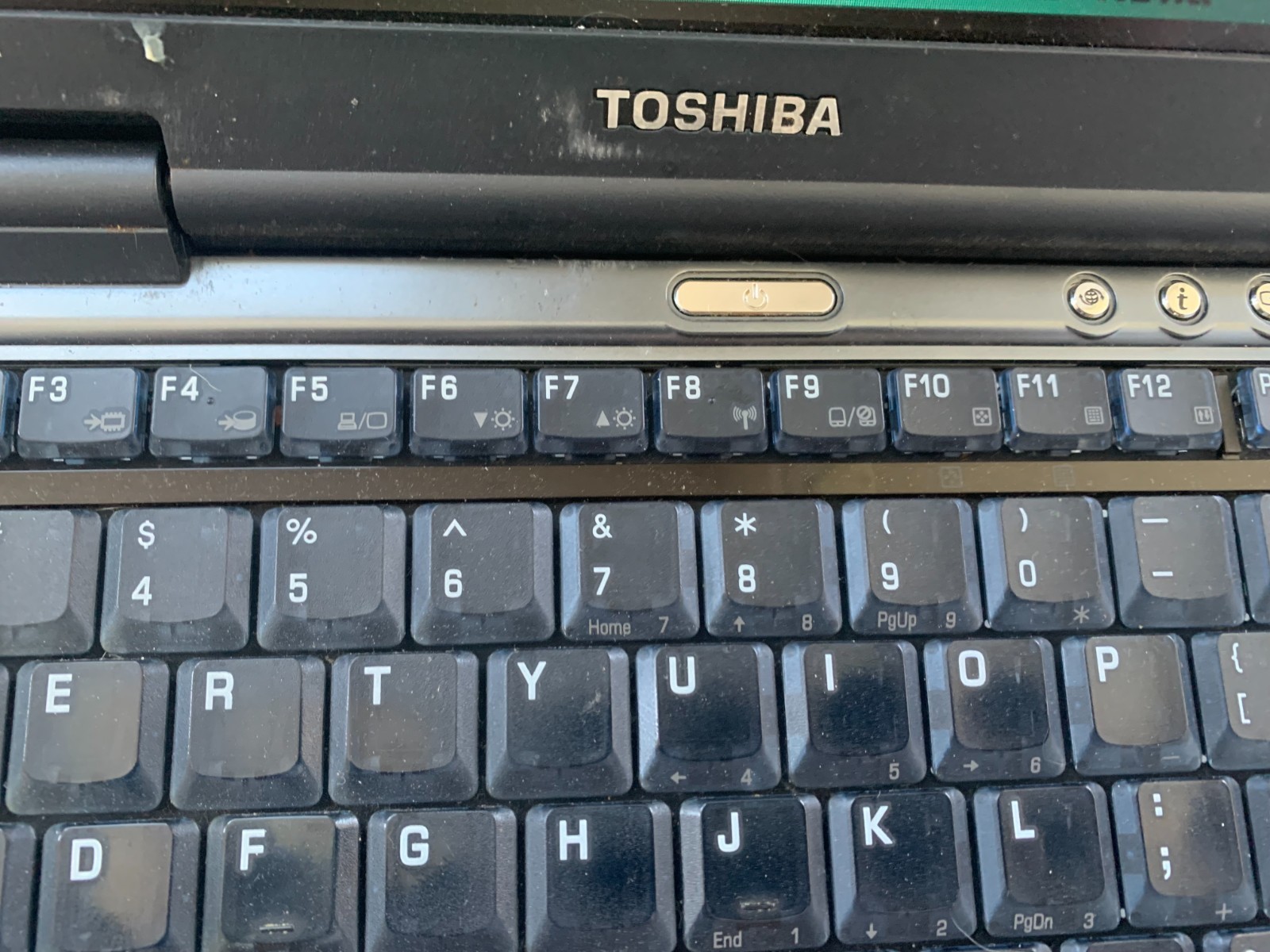 Toshiba Satellite A35-S159 15″ Intel Pentium 4 2.30GHz 768MB RAM 60GB IDE HDD