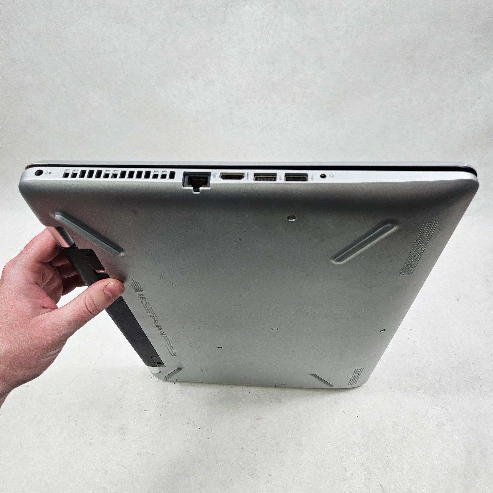 HP Laptop 17-bs1xx 17″ Intel Core i5-8250U 1.6GHz 12GB RAM 1TB HDD AMD NO OS