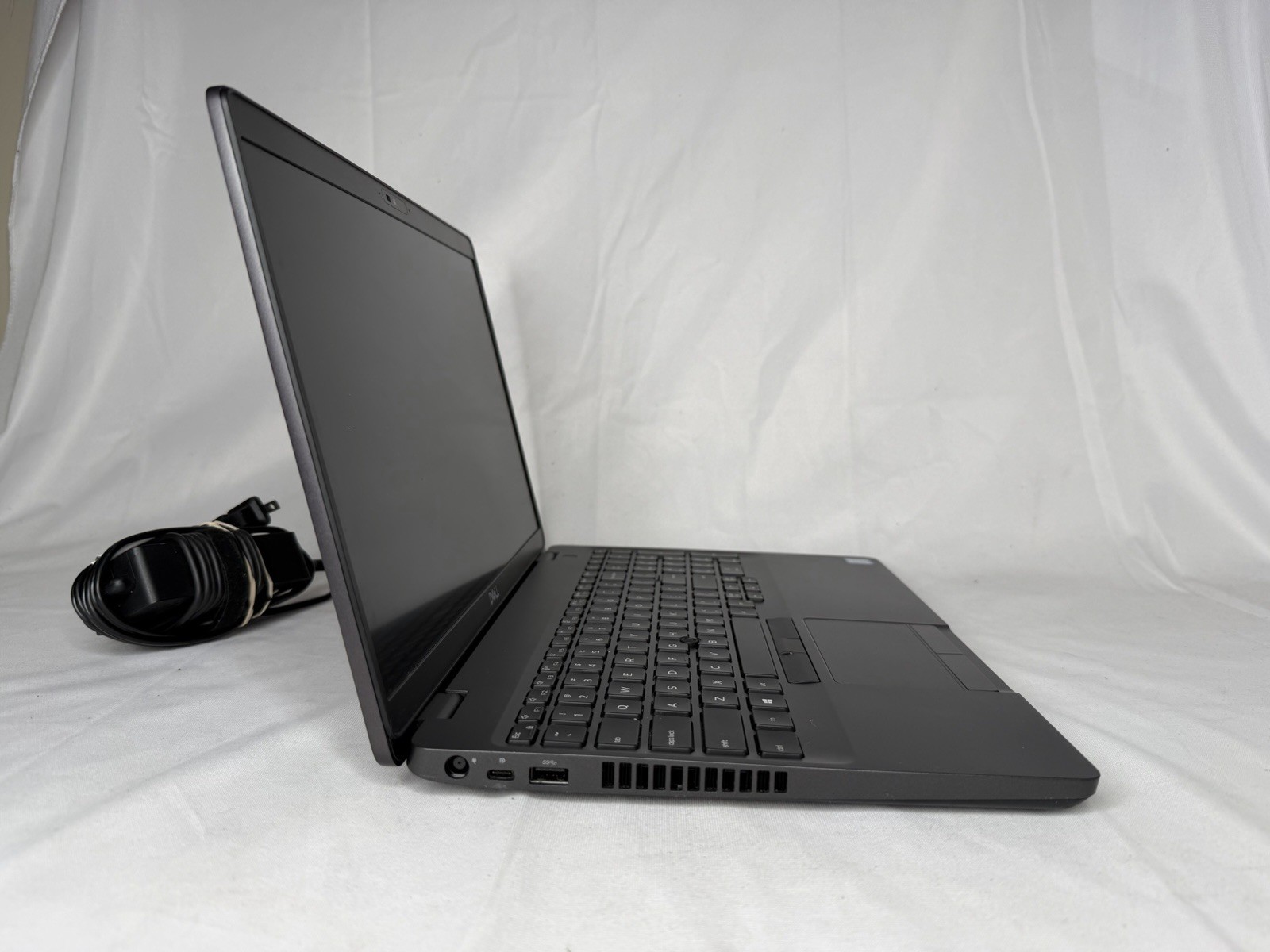 Dell Latitude 5500 15.6″ (i5-8265U, 1.6 GHz, 16GB RAM 256GB NVMe SSD) Win11Pro