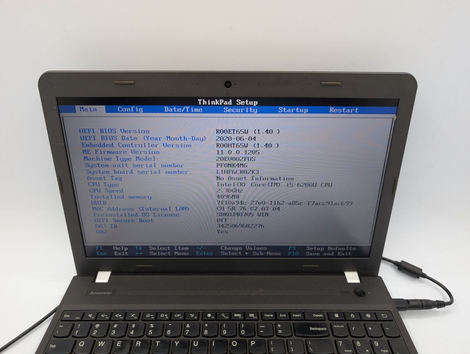Lenovo ThinkPad E560 15.6″ Display Intel Core i5-6200U 2.30 GHz 4GB RAM Black