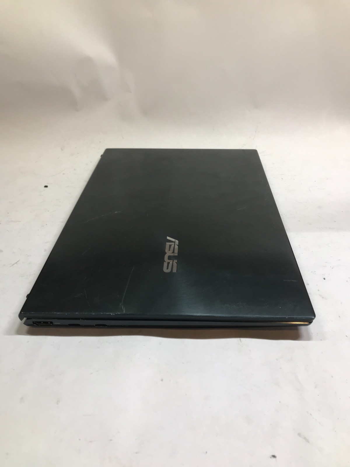 Asus Zenbook 13 UX325E 13″ Intel Core i7 8GB RAM NO SSD/OS For Parts NO POWER