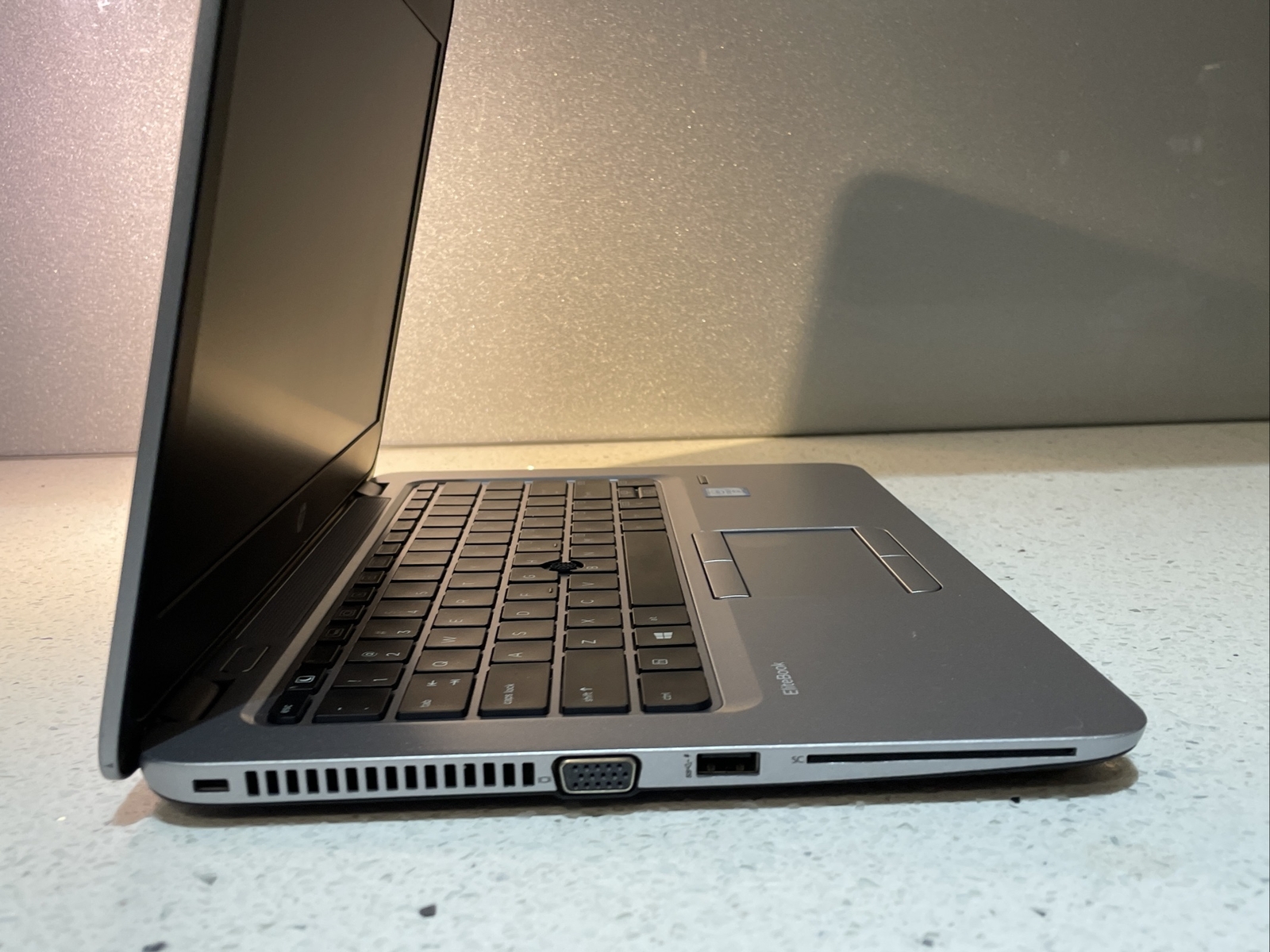 HP Elitebook 820 G3 12.5″ Intel i7-6600U @2.81 4GB RAM 128GB SSD Win10 Pro