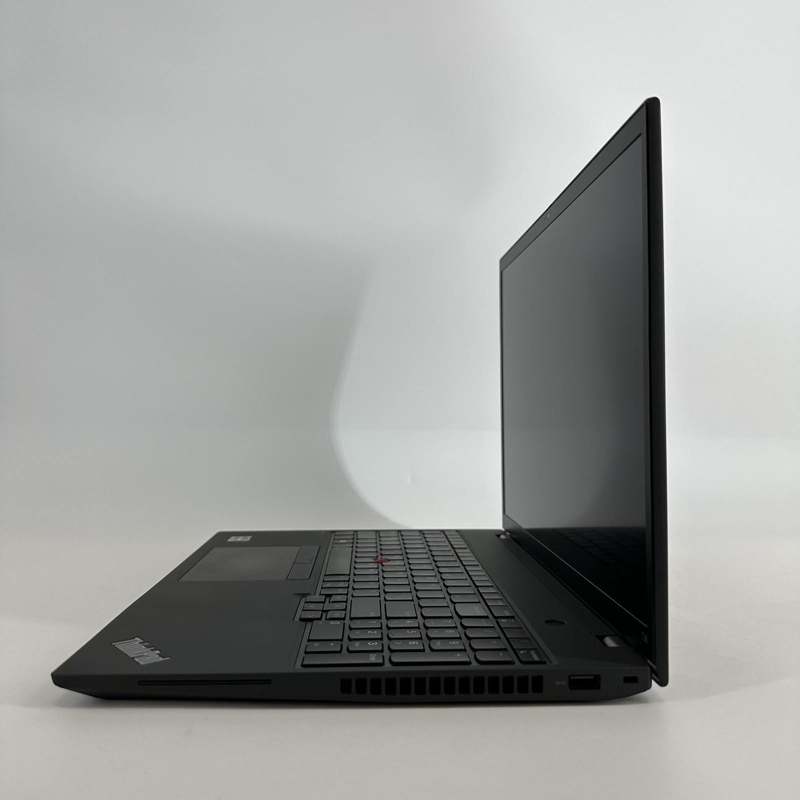 Lenovo ThinkPad T16 Gen 1 Gray FHD+ 2.9 GHz Ryzen 5 PRO 6650U 16GB 1TB SSD Good