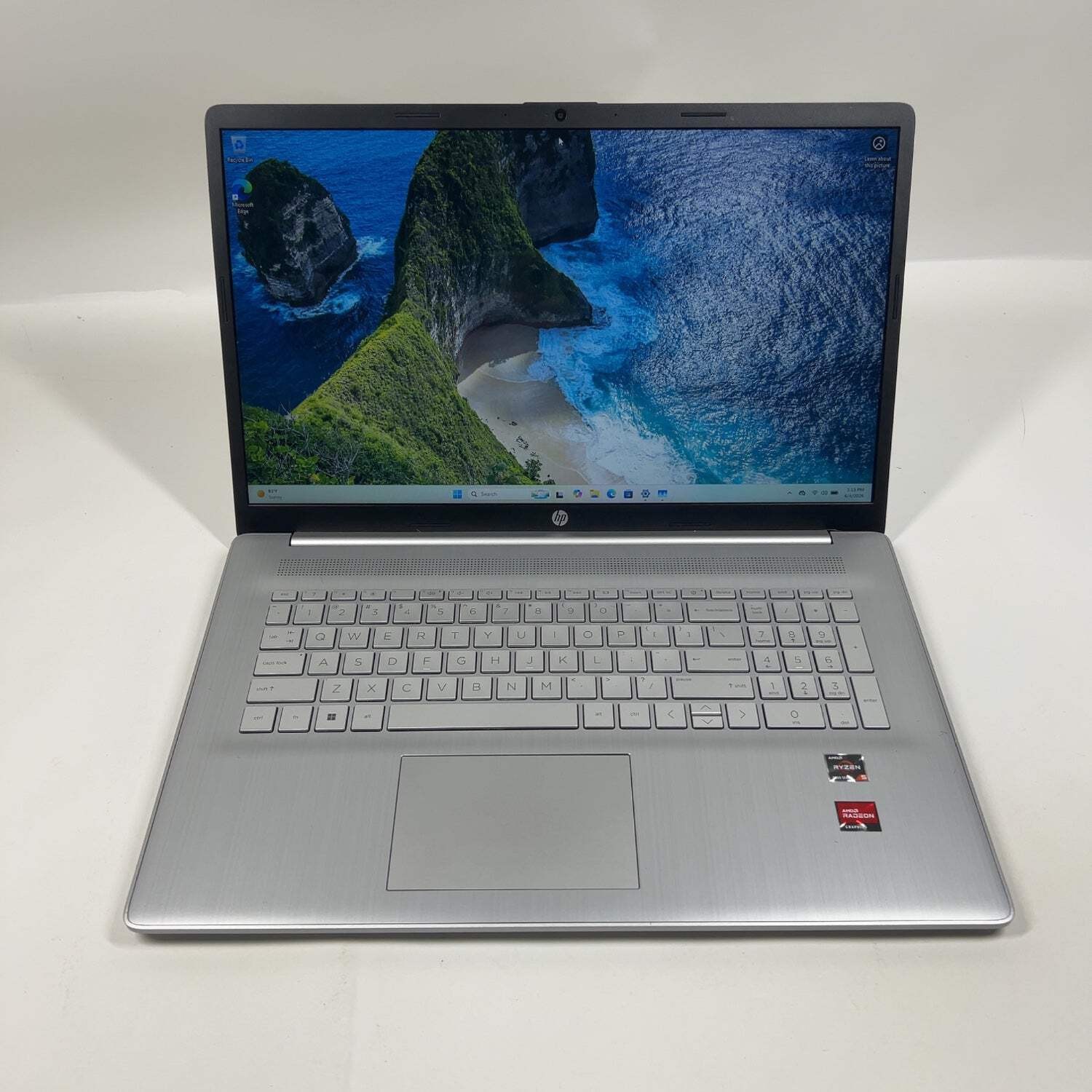 HP Laptop 17-CP1035CL 17.3″ Ryzen 5 5625U 2.3GHz 12GB RAM 1TB SSD
