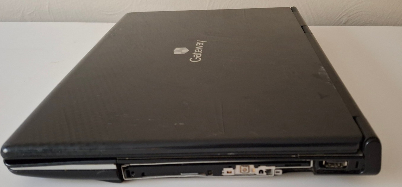 Gateway W305I 14″ Laptop Intel Core 2 Duo 1 GB Ram,Charger, No HD/OS