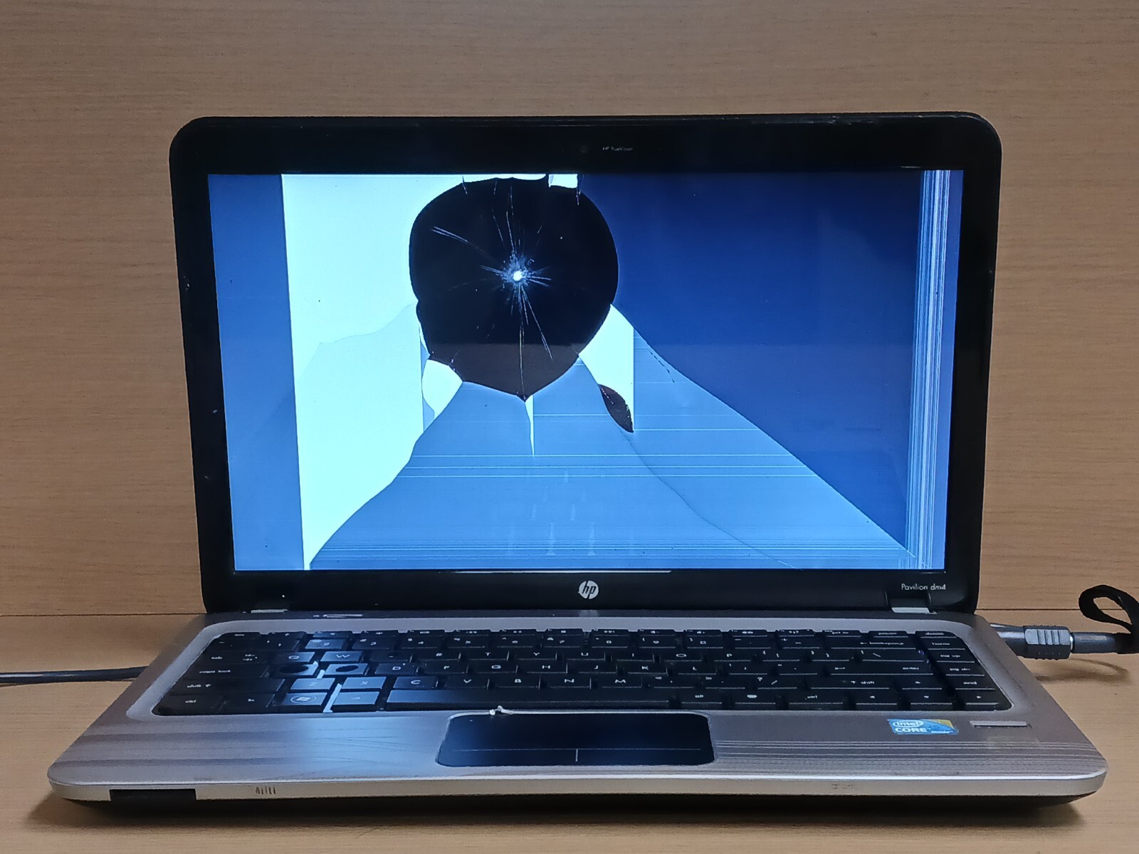 HP Pavilion dm4 Laptop Cracked Screen, No Battery, No A/C Adapter FPONW PLS READ